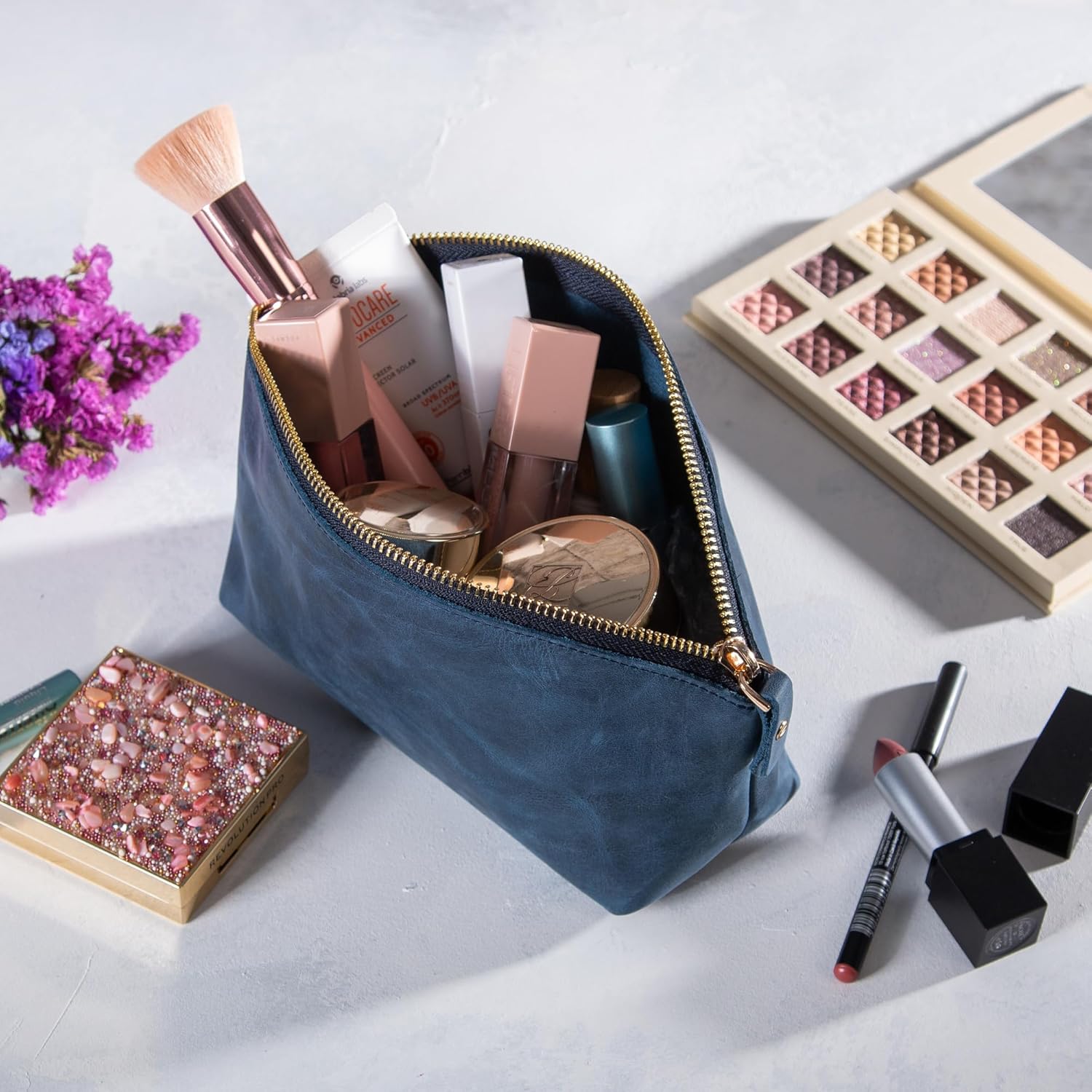 Damen-Kosmetiktasche
Leder Kulturbeutel
Make-up Tasche
Echtleder
Damen Accessoire
Beauty Tasche
Reise-Kulturbeutel
Eleganter Kulturbeutel
Pflegeprodukte Tasche
Stylischer Kulturbeutel