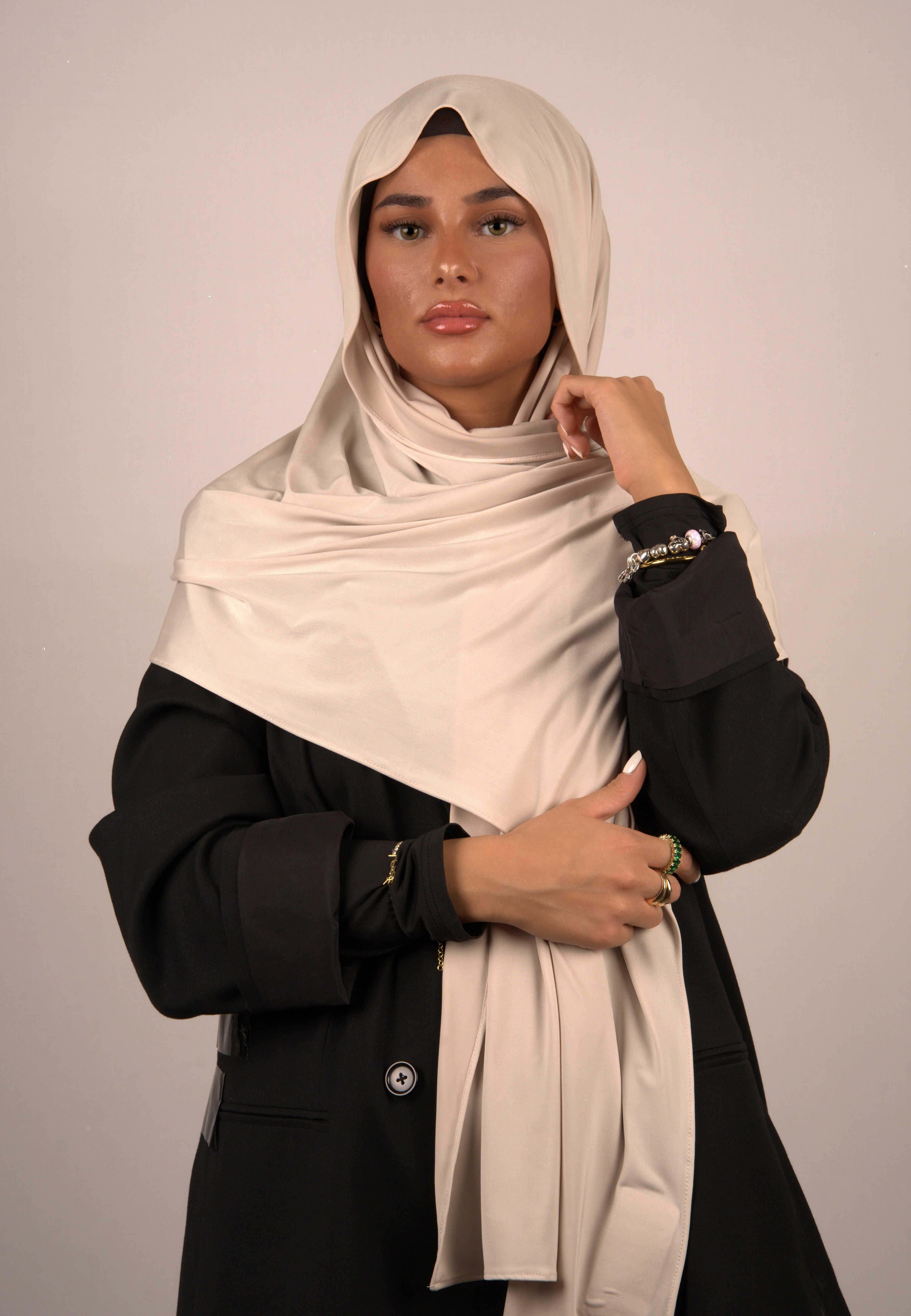 Cornsilk Hijab
Lequid Jersey Kopftuch
Premium Kopftuch hellbeige
Basörtü in Naturton
Muslimische Damenmode
Modest Wear Cornsilk
Jersey Hijab weich & blickdicht
Elegantes Kopftuch für Alltag
Islamische Kleidung für Frauen
Hijab in zartem Gelb-Beige