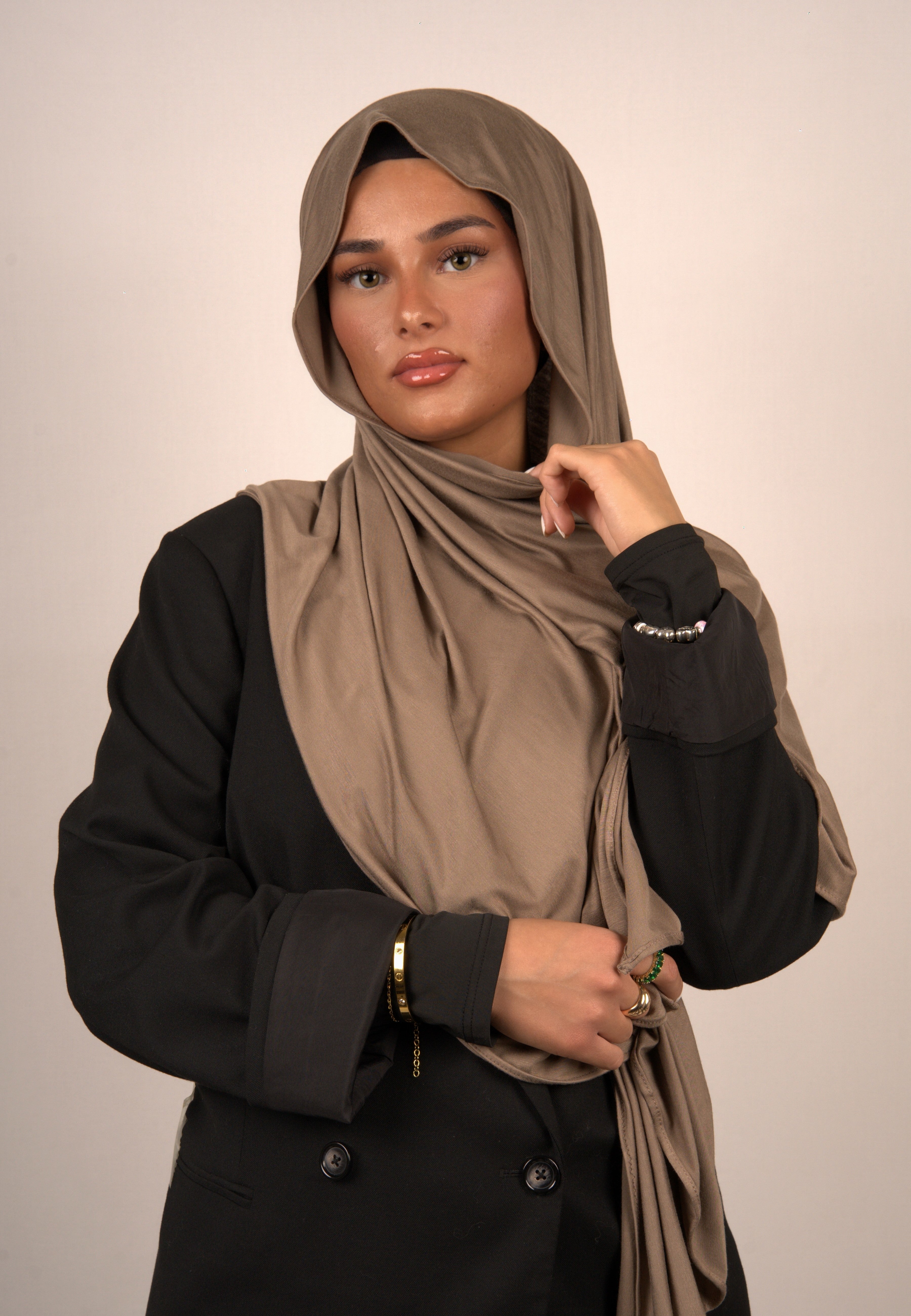 Cotton Premium Jersey BurlyWood Hijab
Jersey Kopftuch BurlyWood
Muslimisches Kopftuch Cotton Premium Jersey
Basörtü in warmem Beige-Braun
Modest Fashion Hijab BurlyWood
Kopftuch für muslimische Frauen
Weiches Jersey Hijab
Islamische Damenmode Hijab
Warmes beiges Kopftuch