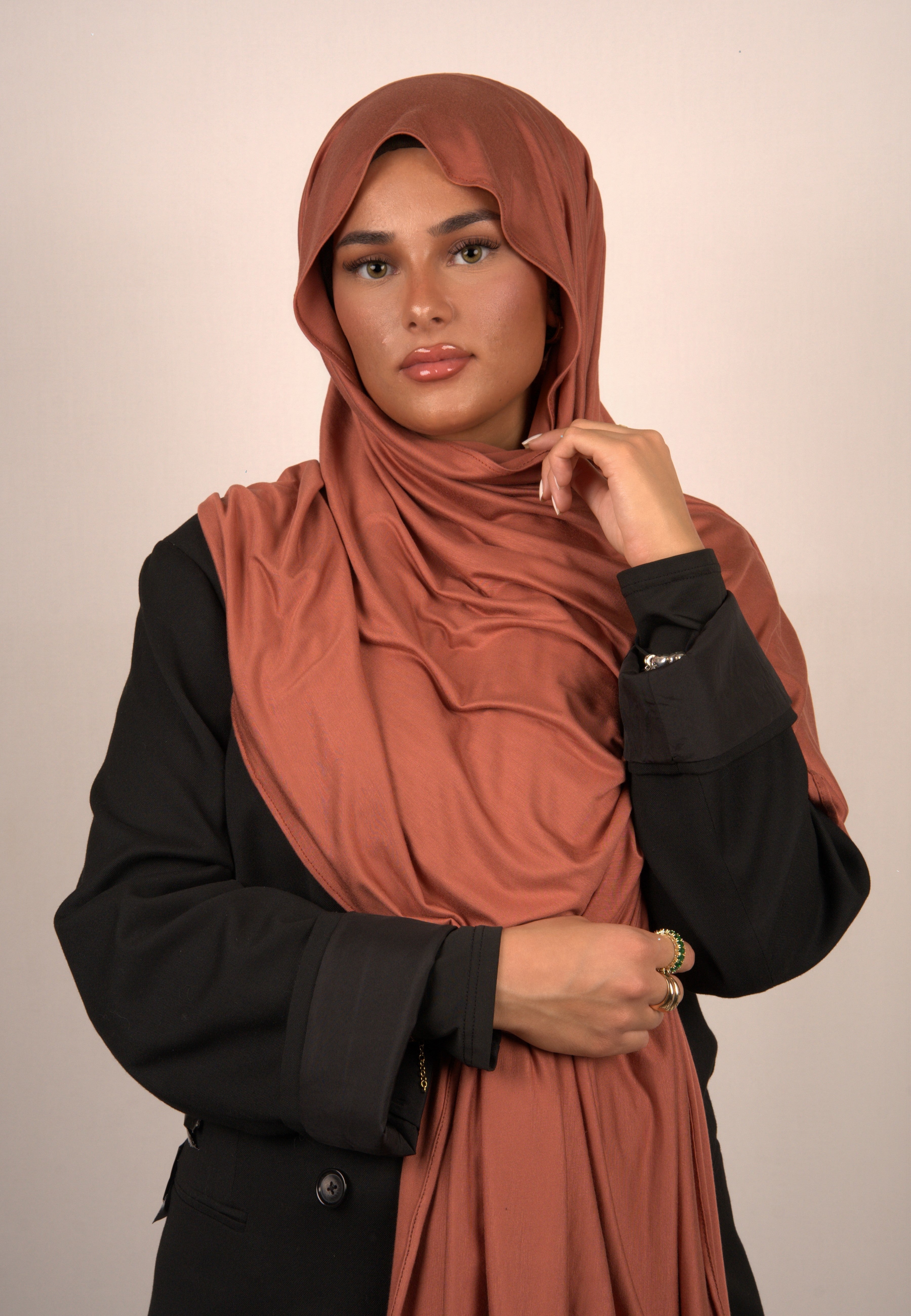 Cotton Premium Jersey Hijab
Coral Hijab
Basörtü Schal
Kopftuch Coral
Muslimische Bekleidung
Moderne islamische Mode
Hijab Schal
Weicher Jersey Hijab
Modest Fashion Hijab
Islamische Damenbekleidung