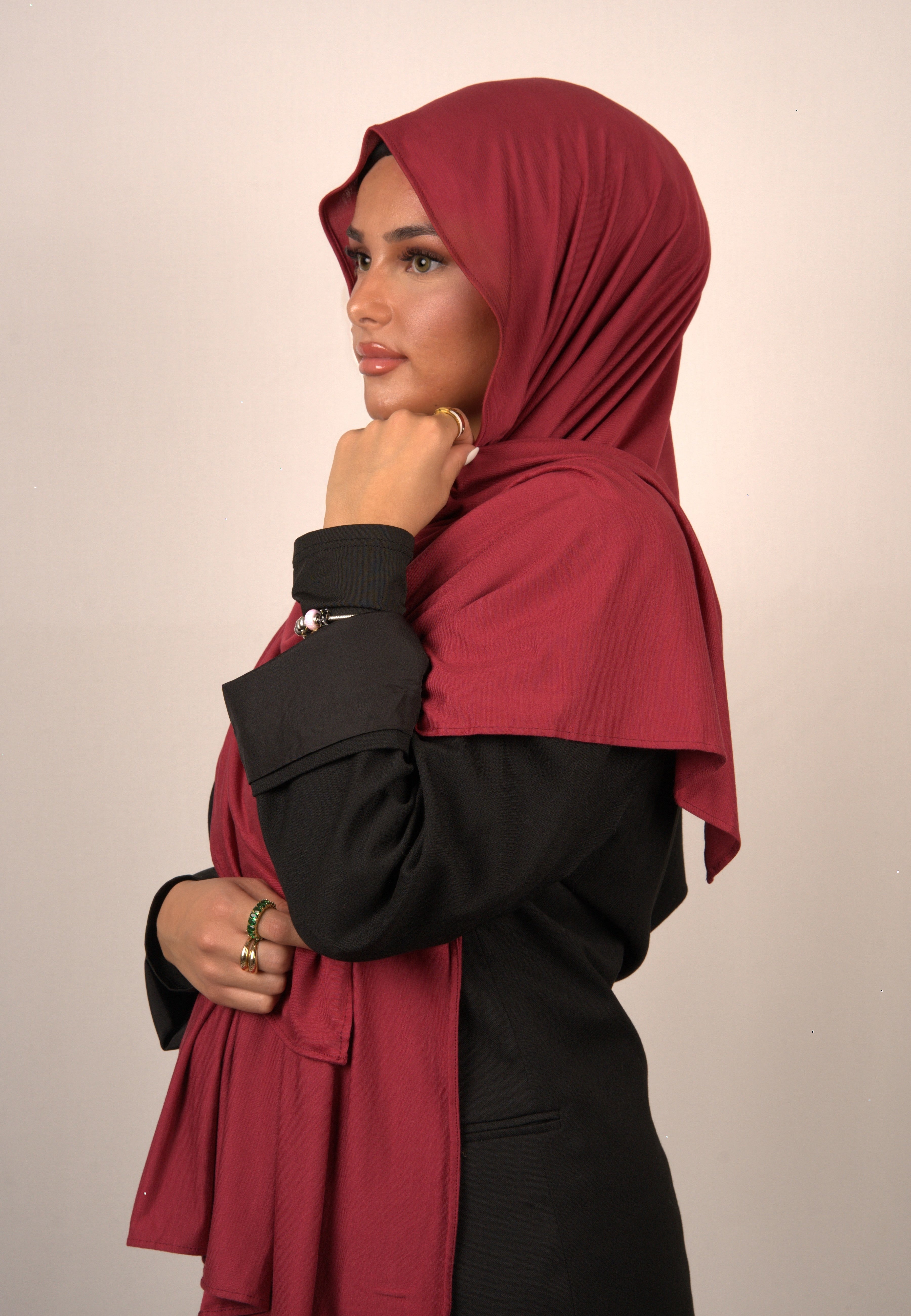Hijab Crimson
Jersey Kopftuch tiefrot
Muslimisches Kopftuch Crimson
Basörtü in warmem Rot
Modest Fashion Hijab Crimson
Kopftuch für muslimische Frauen
Weiches Jersey Hijab
Islamische Damenmode Hijab
Premium Hijab Crimson
Warmes rotes Kopftuch