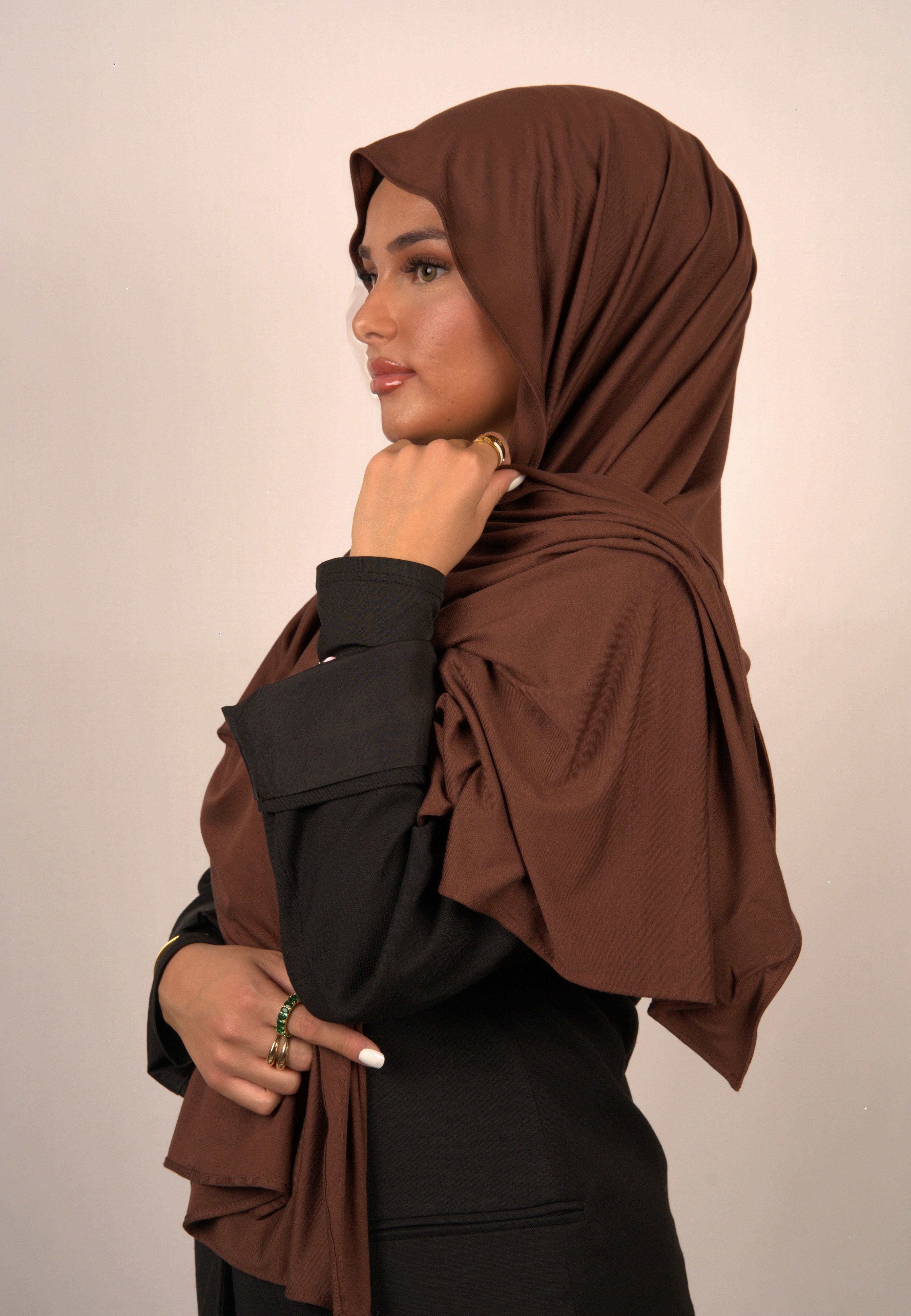 Hijab Sienna Farbe
Cotton Premium Jersey Hijab Sienna
Basörtü Schal Sienna
Kopftuch in Sienna
Muslimische Bekleidung
Moderne islamische Mode
Weicher Jersey Hijab Sienna
Modest Fashion Hijab
Islamische Damenbekleidung
Premium Hijab Sienna