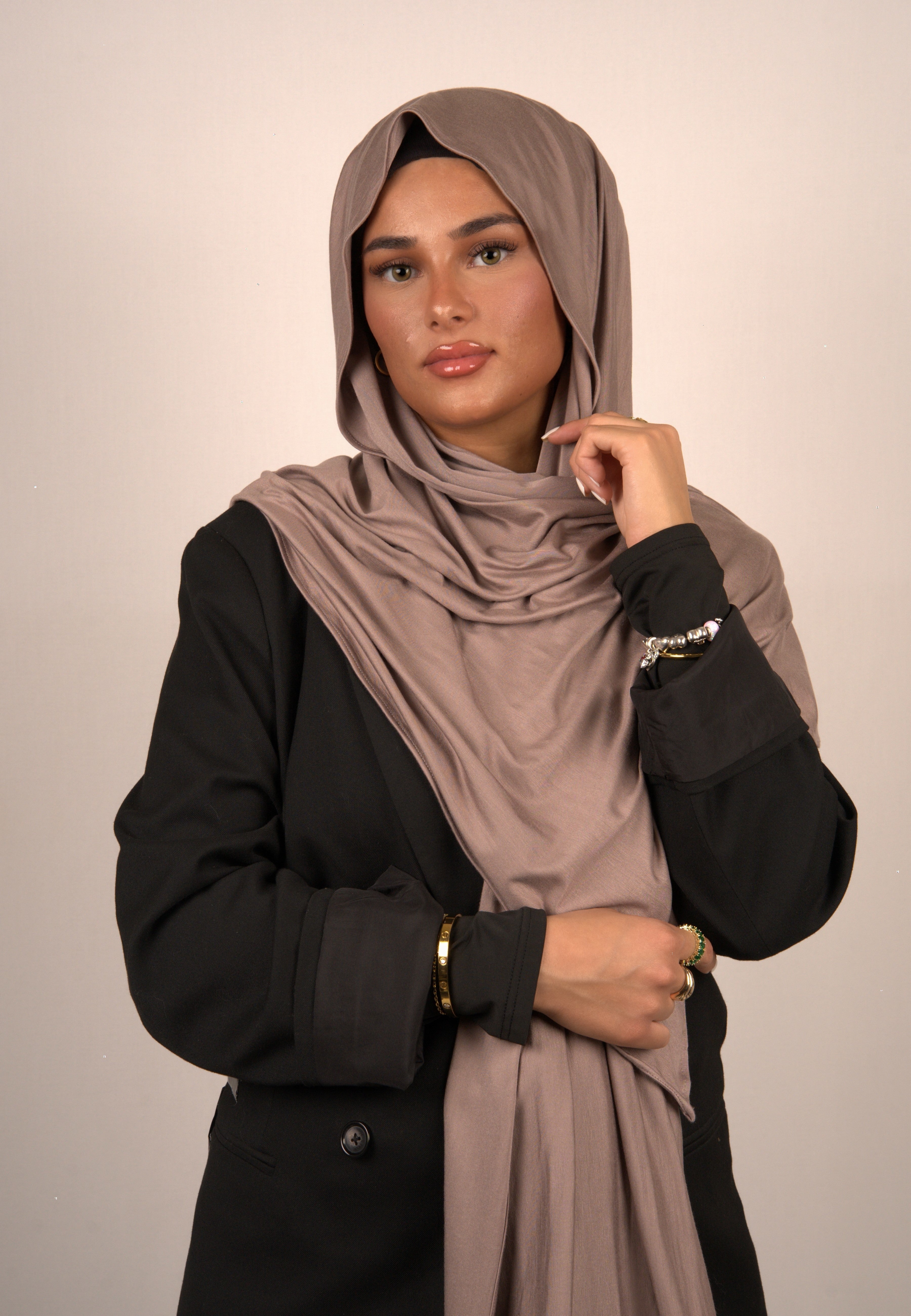 Hijab Tan
Cotton Premium Jersey Hijab Tan
Basörtü Schal Tan
Kopftuch Tan
Muslimische Bekleidung
Moderne islamische Mode
Weicher Jersey Hijab Tan
Modest Fashion Hijab
Islamische Damenbekleidung
Premium Hijab Tan