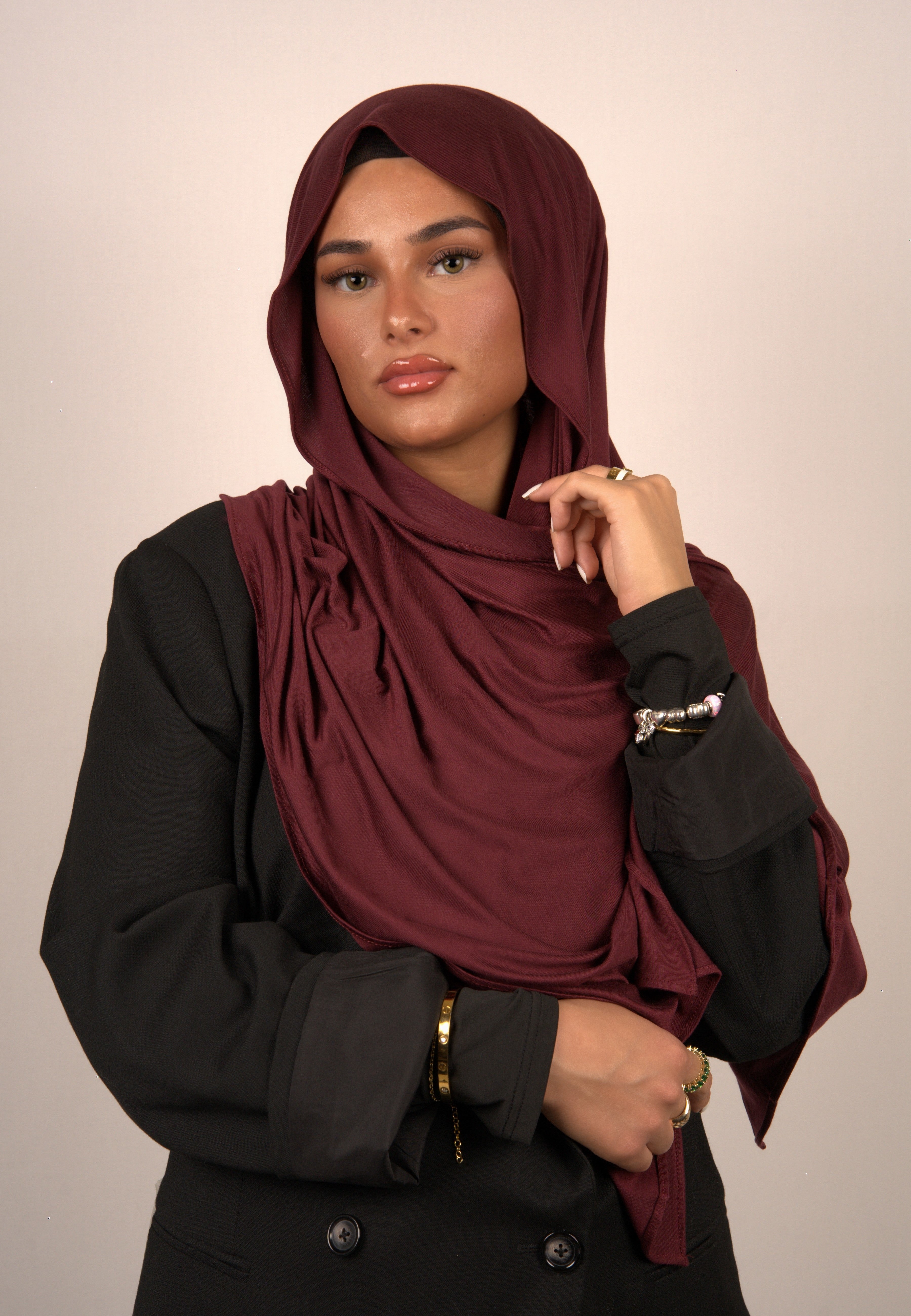Cotton Premium Jersey Hijab
Maroon Hijab
Basörtü Schal
Kopftuch Maroon
Muslimische Bekleidung
Moderne islamische Mode
Hijab Schal
Weicher Jersey Hijab
Modest Fashion Hijab
Islamische Damenbekleidung