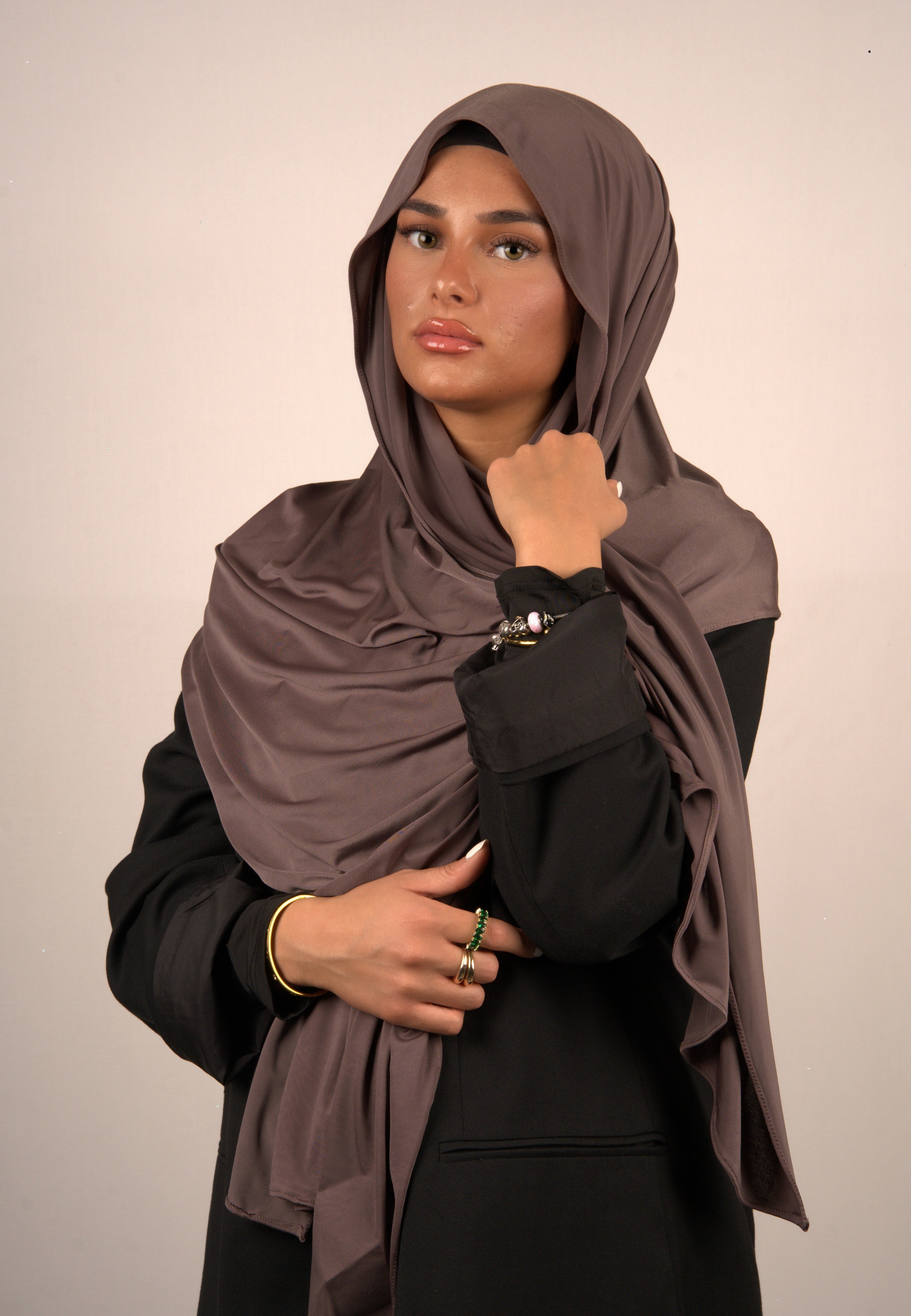Rosy Jersey Hijab
Lequid Damenkopftuch
Premium Basörtü Rosé
Modest Fashion Kopftuch
Islamische Kleidung für Frauen
Hijab in zartem Rosa
Bequemer Alltags-Hijab
Muslimisches Tuch aus Jersey
Kopftuch für stilbewusste Muslima
Roséfarbenes Hijab-Tuch