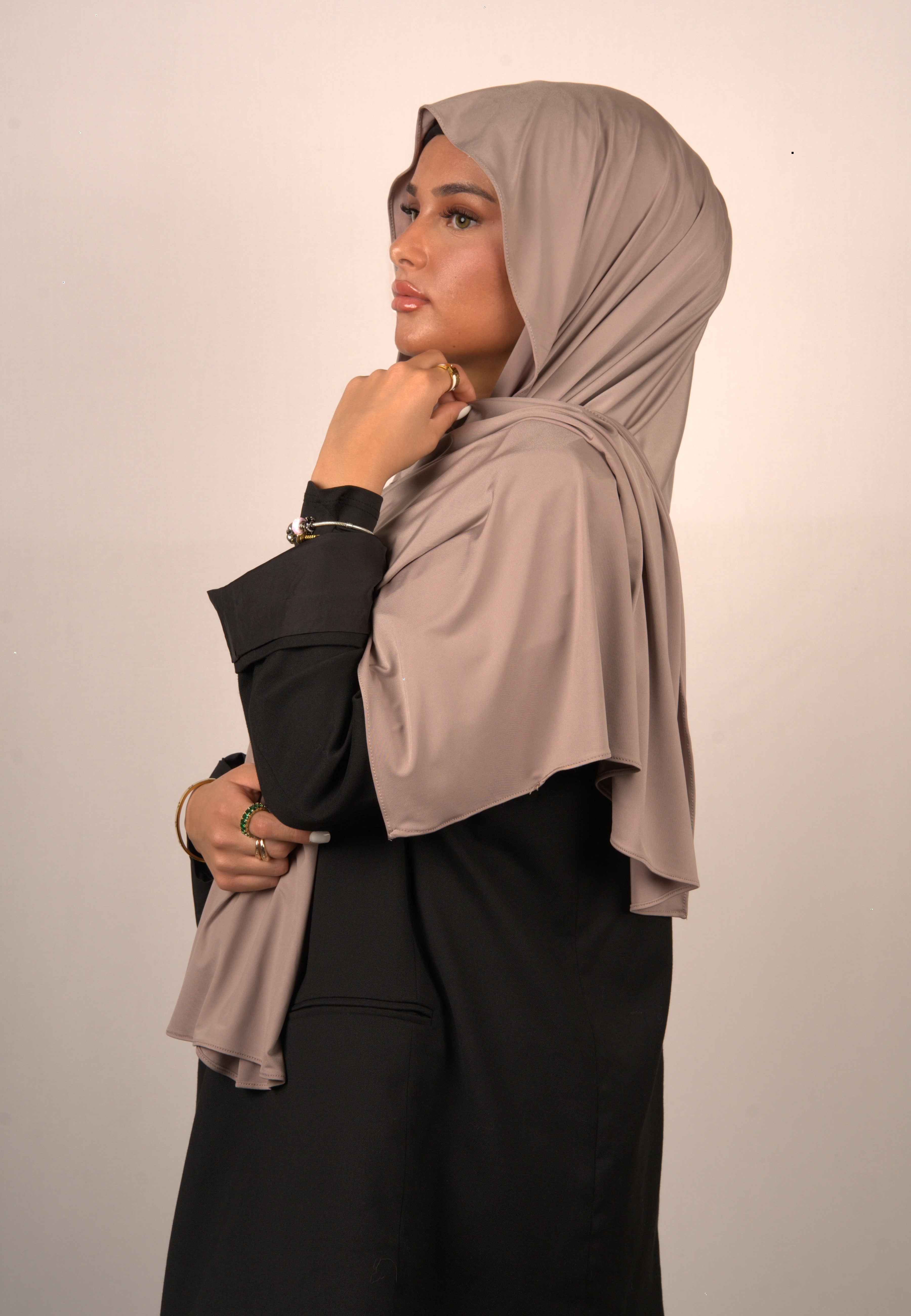 Hijab Blush
Jersey Kopftuch rosé
Muslimisches Kopftuch zartrosa
Lequid Modest Wear Blush
Basörtü in Rosa-Ton
Premium Hijab für Damen
Weiches Hijab rosafarben
Islamische Mode Hijab
Jersey Hijab für muslimische Frauen
Stilvolles Kopftuch Blush