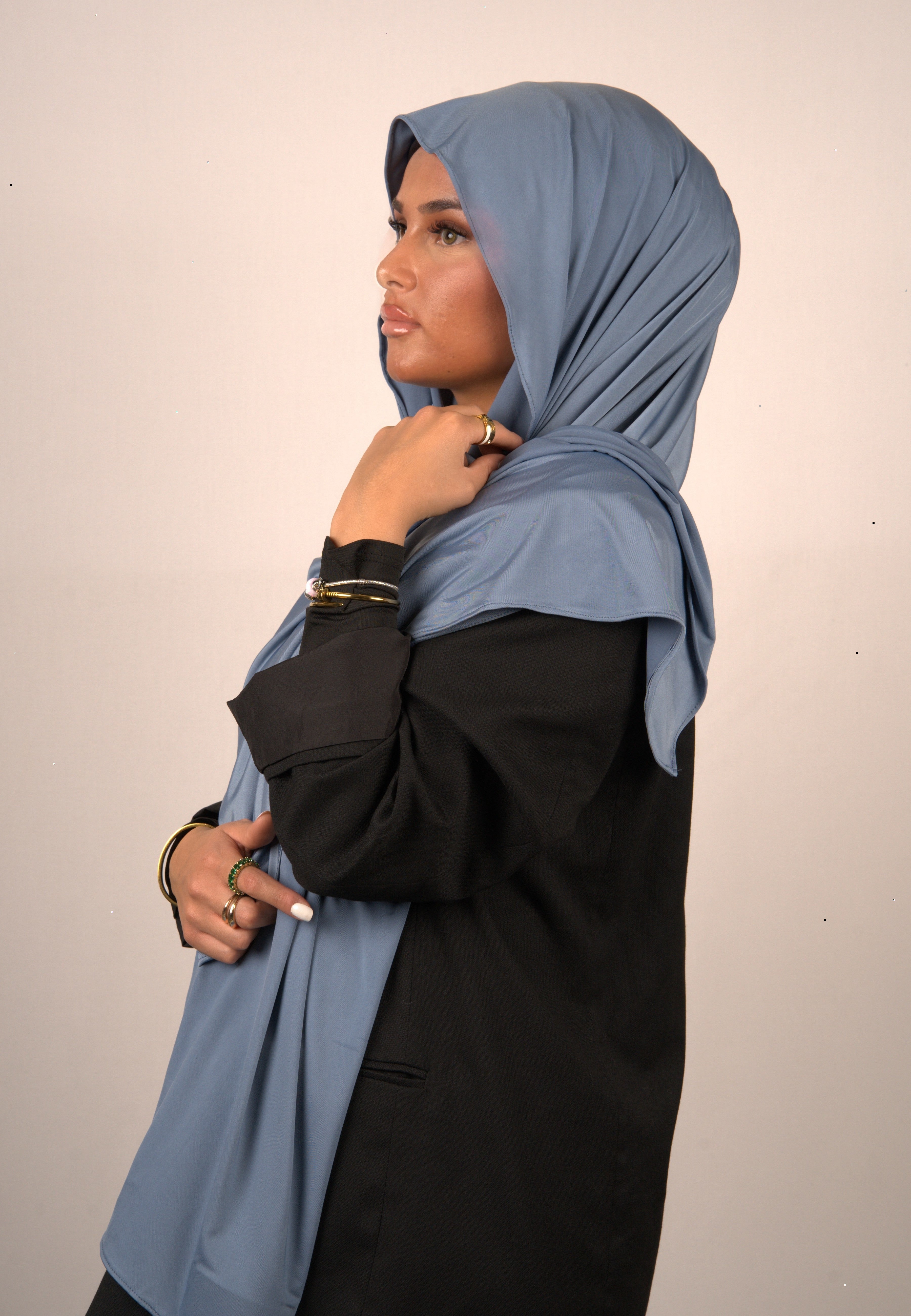 Hijab Flower Blue
Jersey Kopftuch leuchtend blau
Muslimisches Kopftuch lebhaft blau
Lequid Modest Wear Flower Blue
Basörtü in frischem Blauton
Premium Hijab für Damen
Weiches Hijab blau
Islamische Mode Hijab
Jersey Hijab für muslimische Frauen
Stilvolles Kopftuch Flower Blue