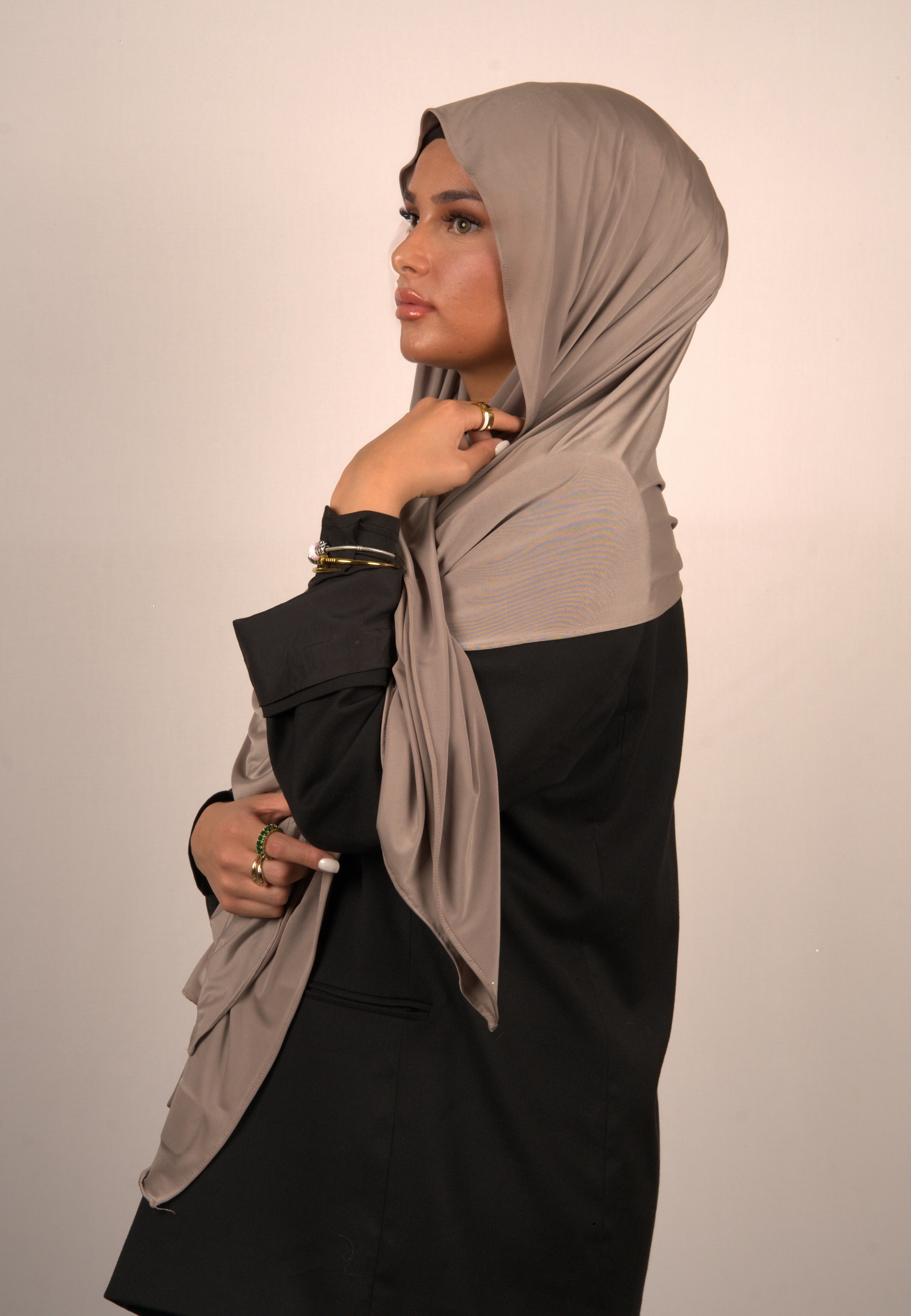 Hijab Light Beige
Lequid Jersey Tuch Damen
Muslimische Mode hellbeige
Elegantes Kopftuch in Beigeton
Jersey Basörtü neutral
Lequid Hijab für Alltag
Beiges Kopftuch für Frauen
Modest Fashion Light Beige
Islamische Damenbekleidung
Premium Hijab Beige Ton