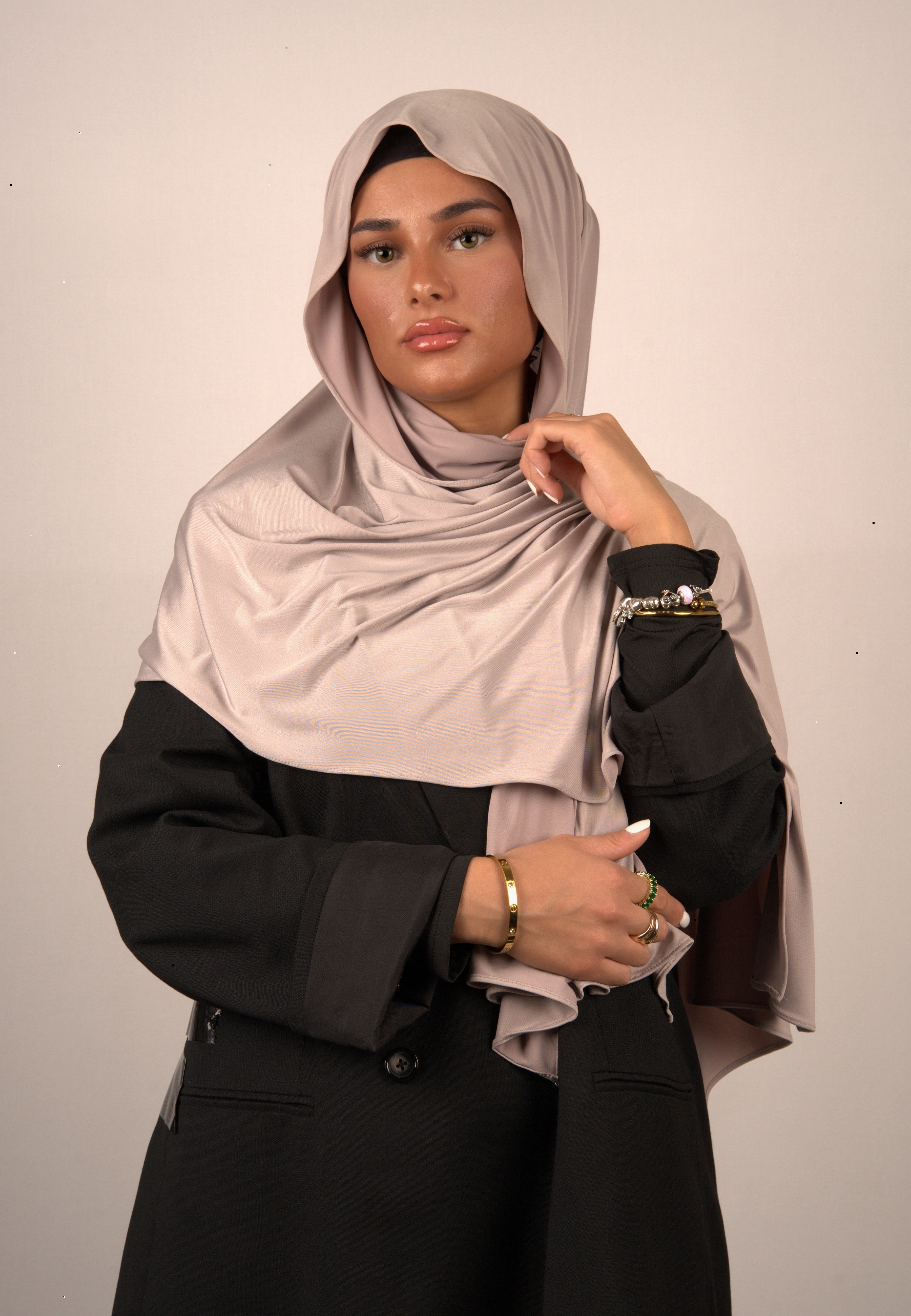 Antique White Hijab
Jersey Kopftuch cremeweiß
Muslimisches Kopftuch Antique White
Basörtü in warmem Weiß
Lequid Premium Hijab
Modest Fashion Hijab Antique White
Kopftuch für muslimische Frauen
Weiches Jersey Hijab
Islamische Damenmode Hijab
Cremeweißes Kopftuch für Alltag
