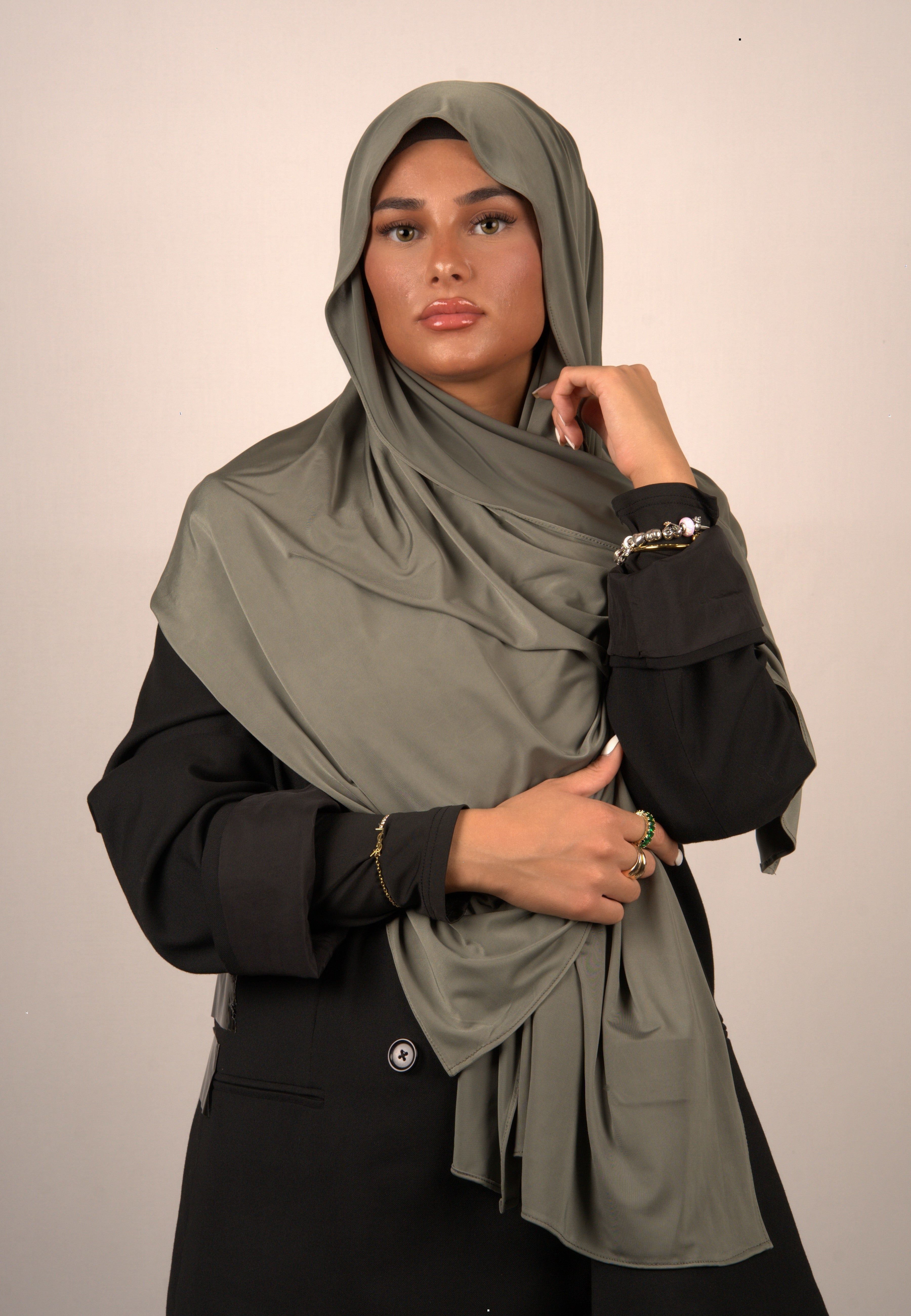 Basil Hijab
Lequid Jersey Kopftuch
Muslimisches Tuch in Salbeigrün
Basörtü grünlich
Premium Hijab in Naturton
Modest Wear Basil
Grüner Jersey Hijab
Islamisches Kopftuch grün
Lequid Kopftuch für Damen
Hijab in Kräutergrün / Salbei