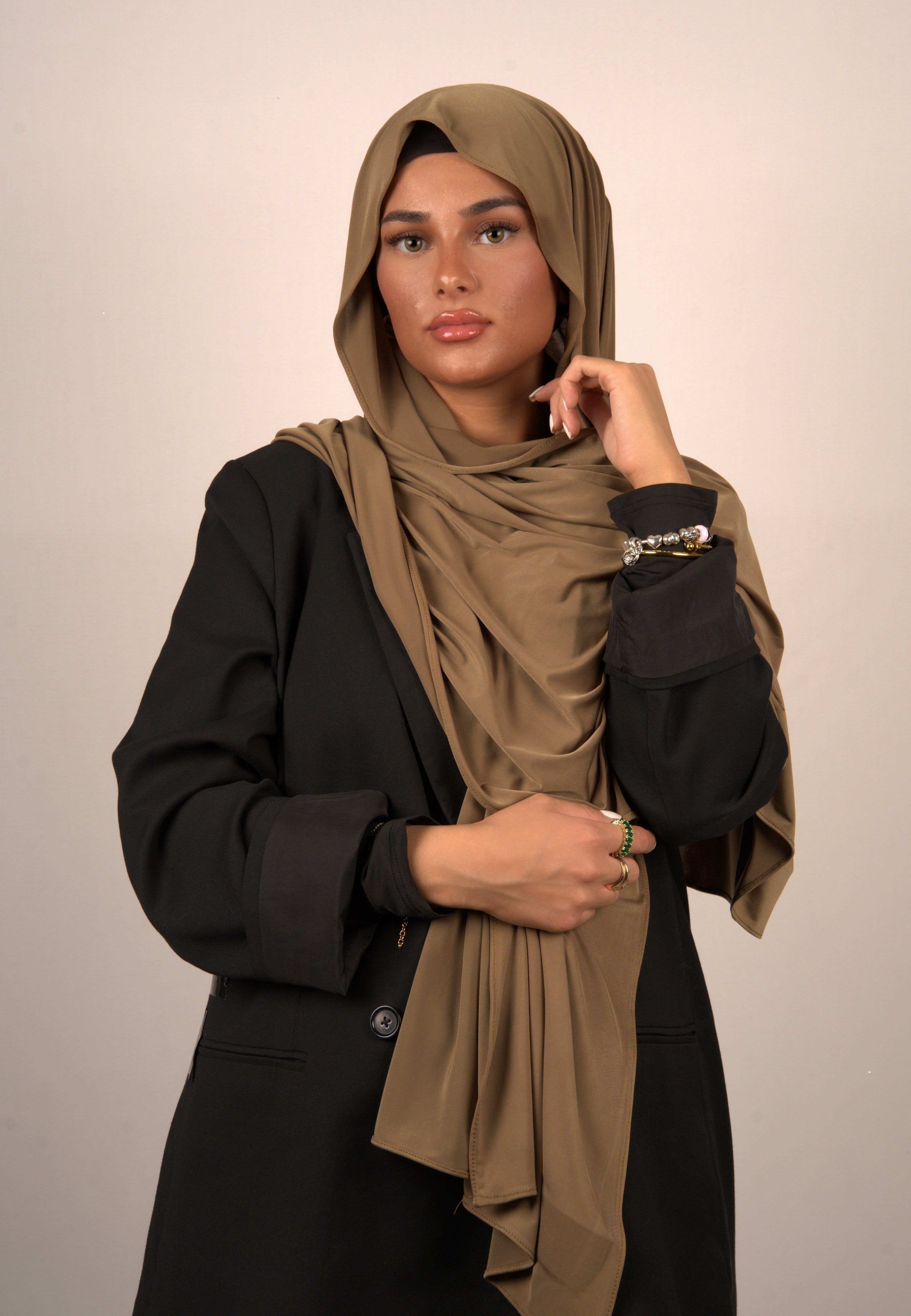 Cider Hijab
Jersey Kopftuch goldbraun
Muslimisches Kopftuch Cider
Basörtü in warmem Braun
Lequid Premium Hijab
Modest Fashion Hijab Cider
Kopftuch für muslimische Frauen
Weiches Jersey Hijab
Islamische Damenmode Hijab
Warmes goldbraunes Kopftuch