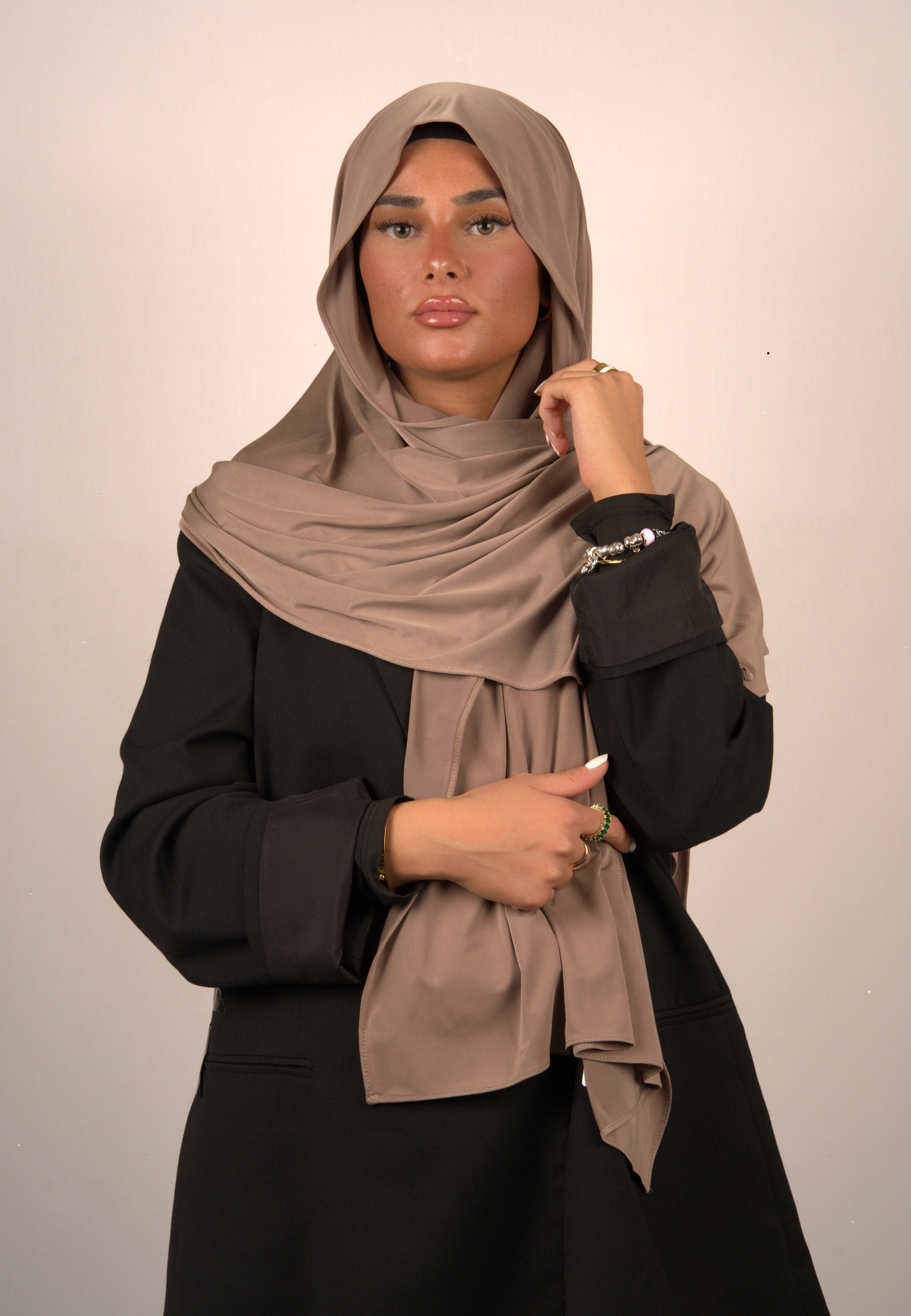 Dark Beige Hijab
Jersey Kopftuch dunkelbeige
Muslimisches Kopftuch Dark Beige
Basörtü in dunklem Beigeton
Lequid Premium Hijab
Modest Fashion Hijab Beige
Kopftuch für muslimische Frauen
Weiches Jersey Hijab
Islamische Damenmode Hijab
Dunkelbeiges Kopftuch für Alltag