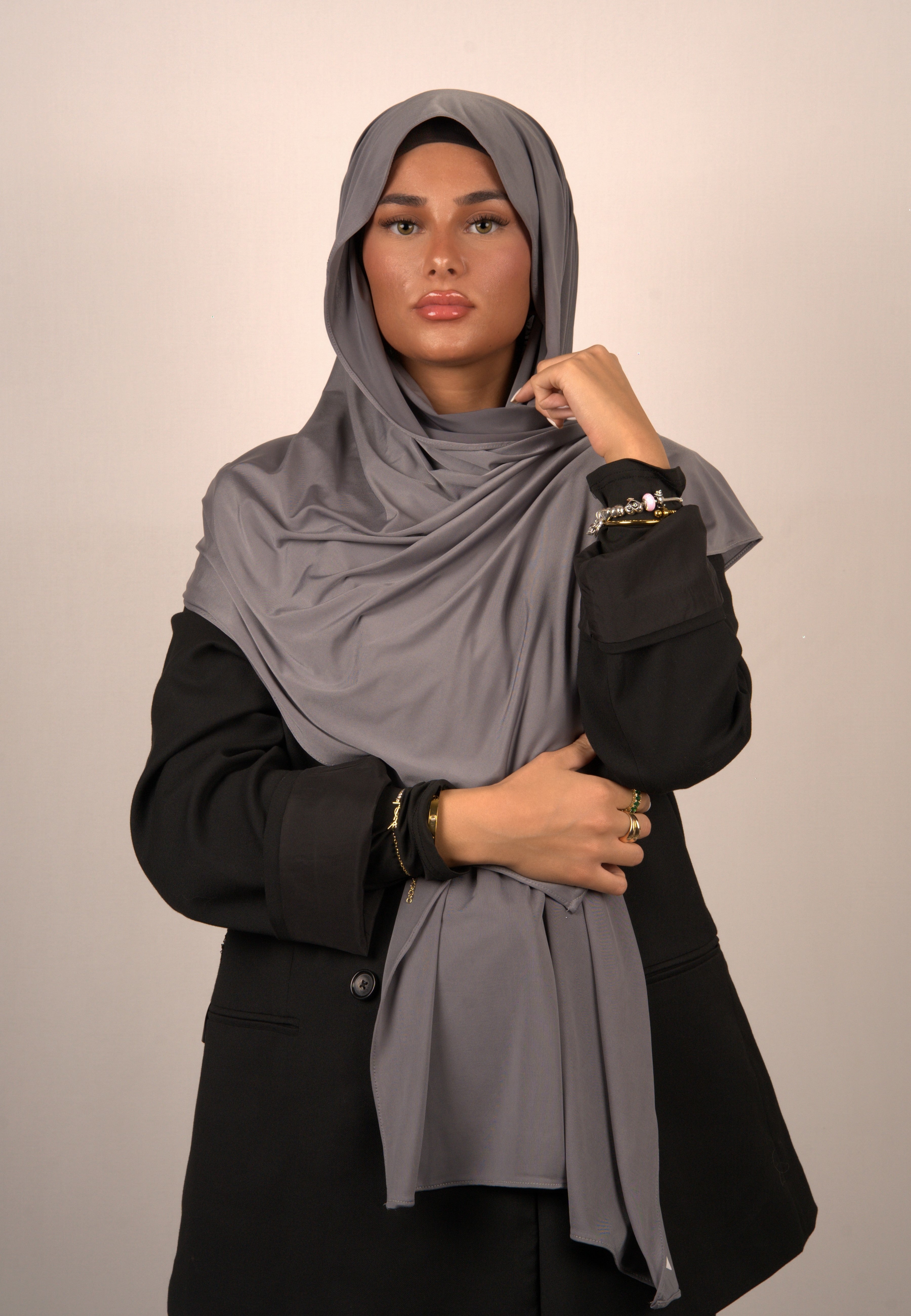 Gainsboro Hijab
Jersey Kopftuch hellgrau
Lequid Hijab Grau
Muslimisches Kopftuch neutral
Basörtü in Grauton
Modest Fashion Hijab grau
Premium Jersey Hijab Gainsboro
Islamisches Kopftuch hellgrau
Alltagskopftuch für Muslima
Lequid Hijab neutraler Farbton