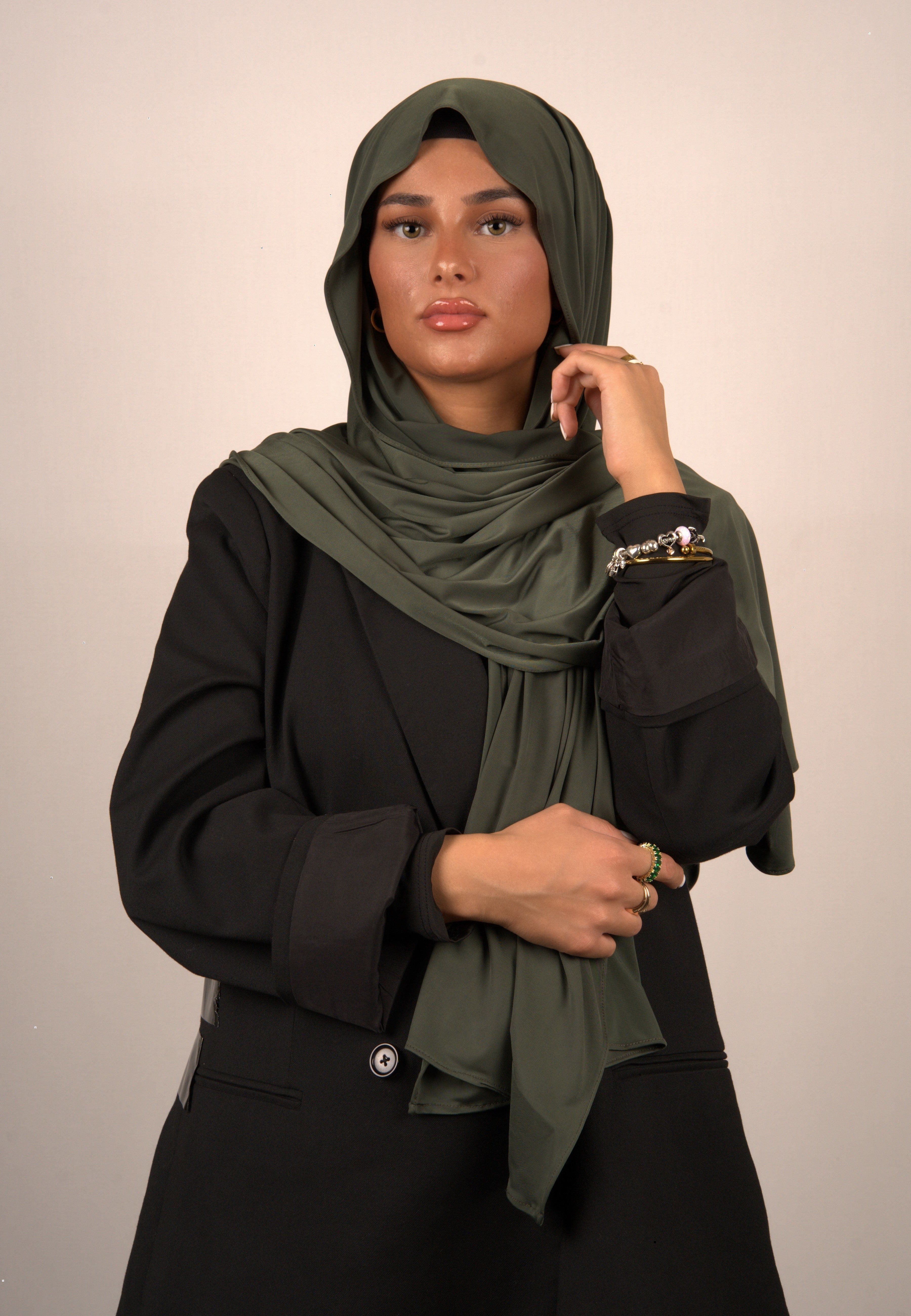 Hunter Hijab
Jersey Kopftuch dunkelgrün
Muslimisches Kopftuch Hunter
Basörtü in Dunkelgrün
Lequid Premium Hijab
Modest Fashion Hijab Grün
Hijab in tiefem Grün
Islamische Kleidung Damen
Jersey Kopftuch für Alltag
Weiches Hijab dunkelgrün