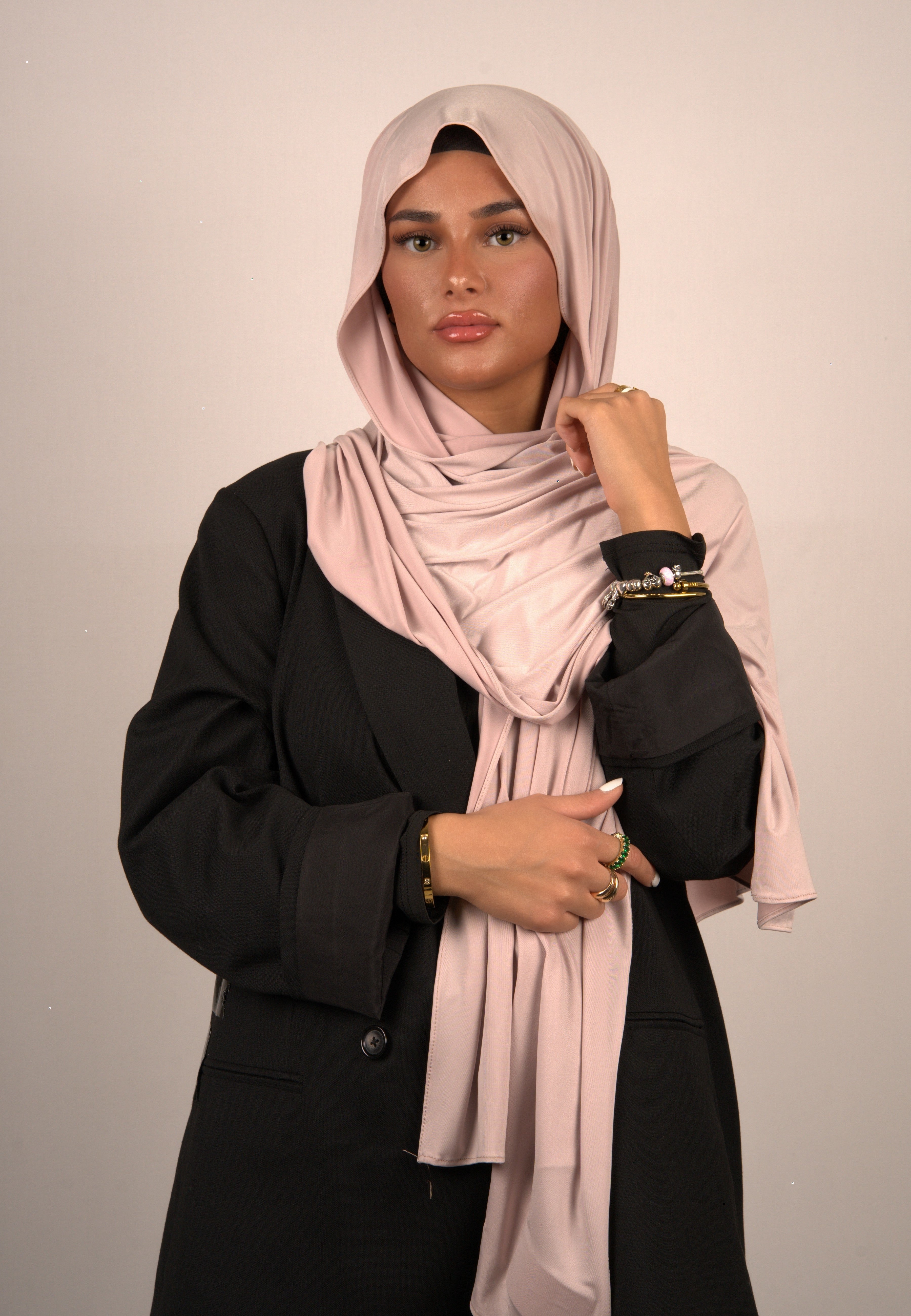 Misty Rose Hijab
Jersey Kopftuch pastellrosa
Muslimisches Kopftuch Misty Rose
Basörtü in zartem Rosé
Lequid Premium Hijab
Modest Fashion Hijab Misty Rose
Kopftuch für muslimische Frauen
Weiches Jersey Hijab
Islamische Damenmode Hijab
Zartes Kopftuch für Alltag