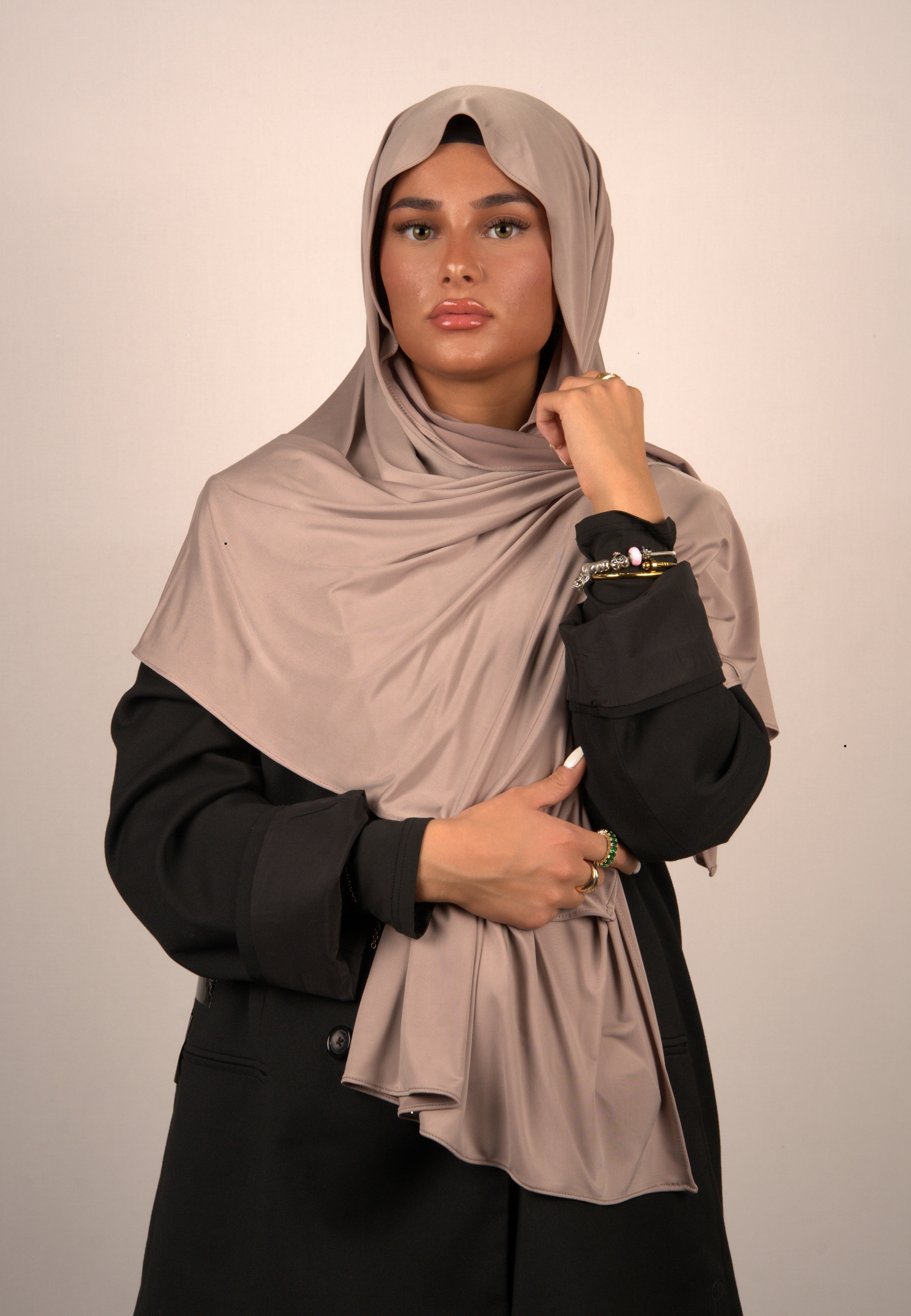 Pale Red Hijab
Blassrotes Jersey Kopftuch
Muslimisches Tuch Pale Red
Basörtü in zartem Rot
Lequid Premium Hijab
Modest Fashion blasses Rot
Hijab mit Rosé-Rot-Ton
Jersey Kopftuch für Damen
Islamisches Kopftuch in Rot-Nude
Alltagskopftuch zartrot