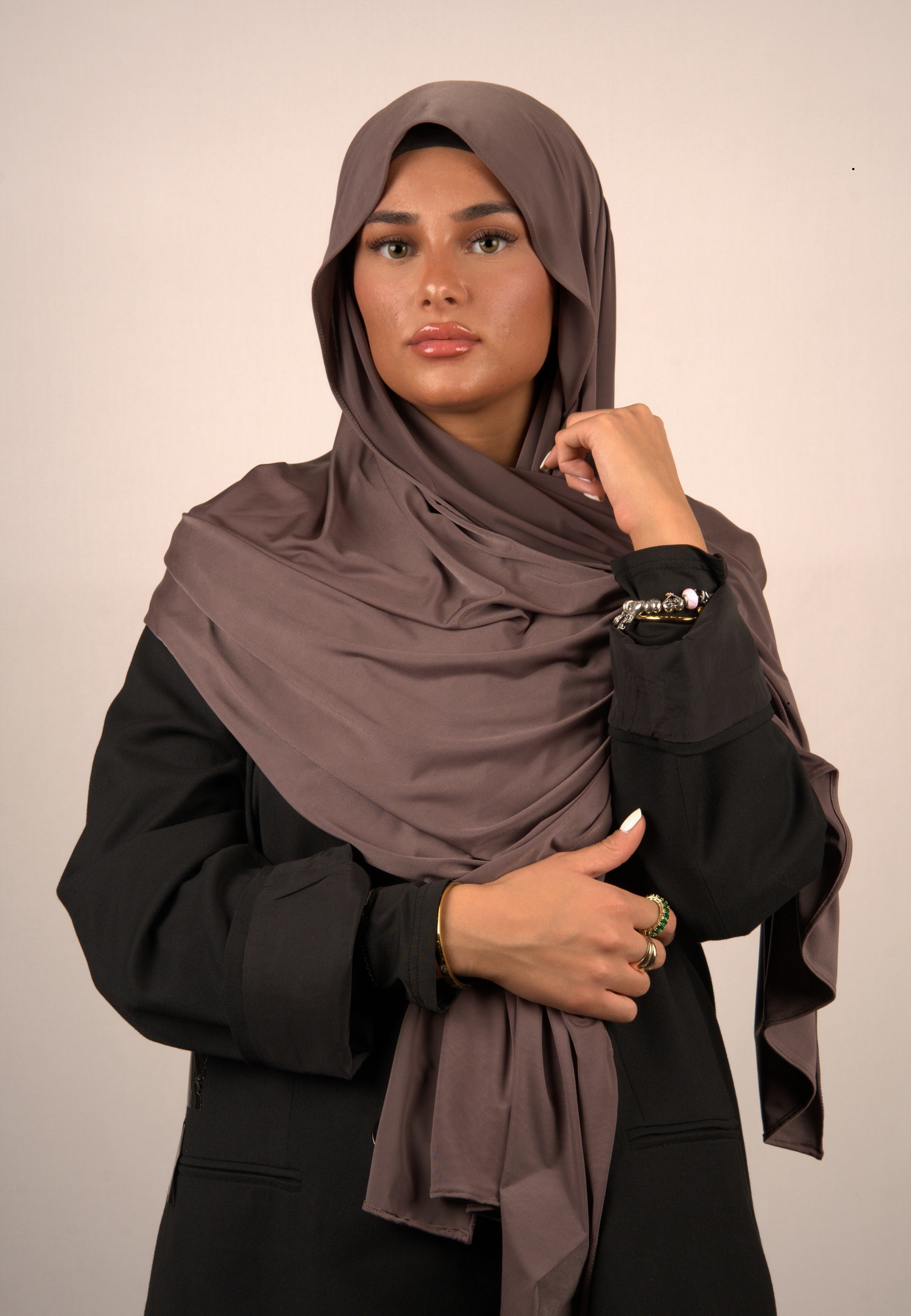 Rosy Hijab
Lequid Jersey Kopftuch
Basörtü in zartem Rosé
Muslimisches Damenkopftuch
Premium Jersey Tuch
Modest Wear Rosy
Weiches Kopftuch für Frauen
Islamische Mode Kopftuch
Hijab Rosy Rosa
Alltags-Hijab mit Stil