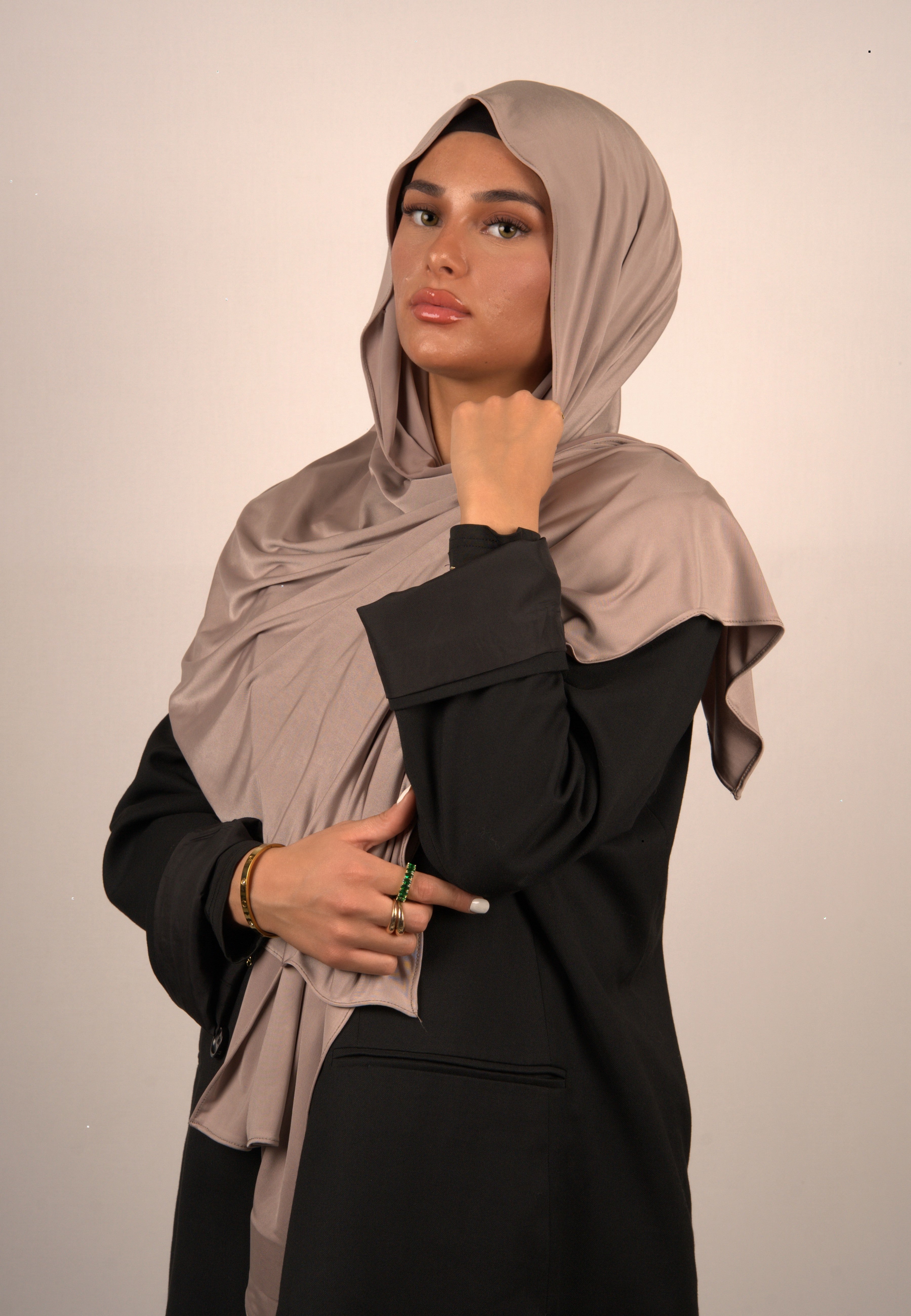 Bisque Jersey Hijab
Lequid Kopftuch creme
Muslimisches Kopftuch Bisque
Basörtü in hellem Rosé-Beige
Modest Wear Hijab Bisque
Premium Kopftuch für Damen
Jersey Hijab für Alltag
Islamische Mode Creme
Weiches Kopftuch für Muslima
Lequid Hijab cremig