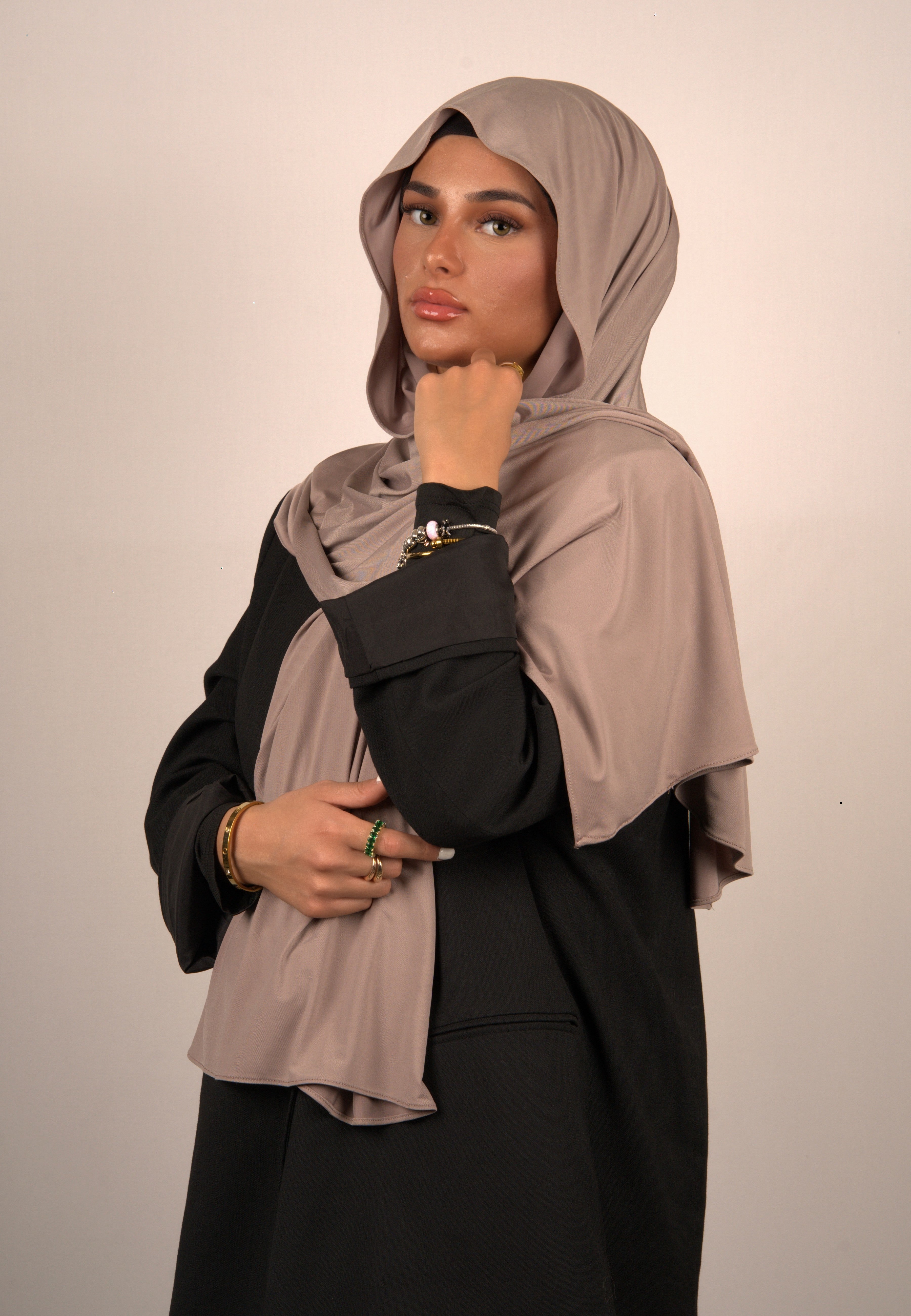 Blush Jersey Hijab
Lequid Kopftuch rosa
Muslimisches Kopftuch Blush
Basörtü in zartem Rosé
Modest Wear Hijab Blush
Premium Kopftuch für Damen
Jersey Hijab für Alltag
Islamische Mode Rosa
Weiches Kopftuch für Muslima
Lequid Hijab rosafarben