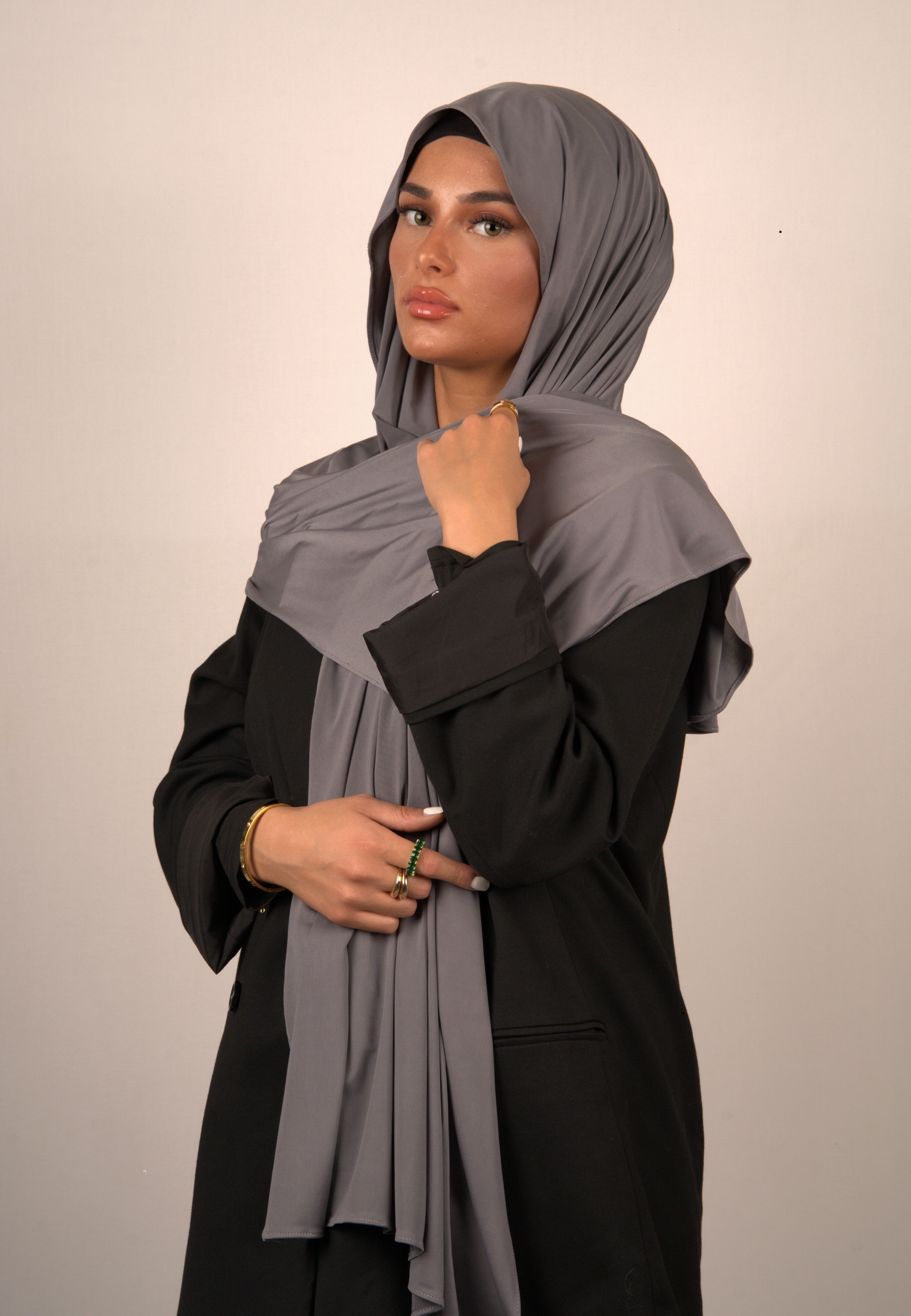 Gainsboro Jersey Hijab
Lequid Kopftuch grau
Muslimisches Tuch hellgrau
Basörtü in neutralem Farbton
Modest Wear Hijab Grau
Premium Kopftuch Gainsboro
Alltags-Hijab hellgrau
Hijab für muslimische Frauen
Weiches Jersey Kopftuch grau
Lequid Hijab moderne Farbe