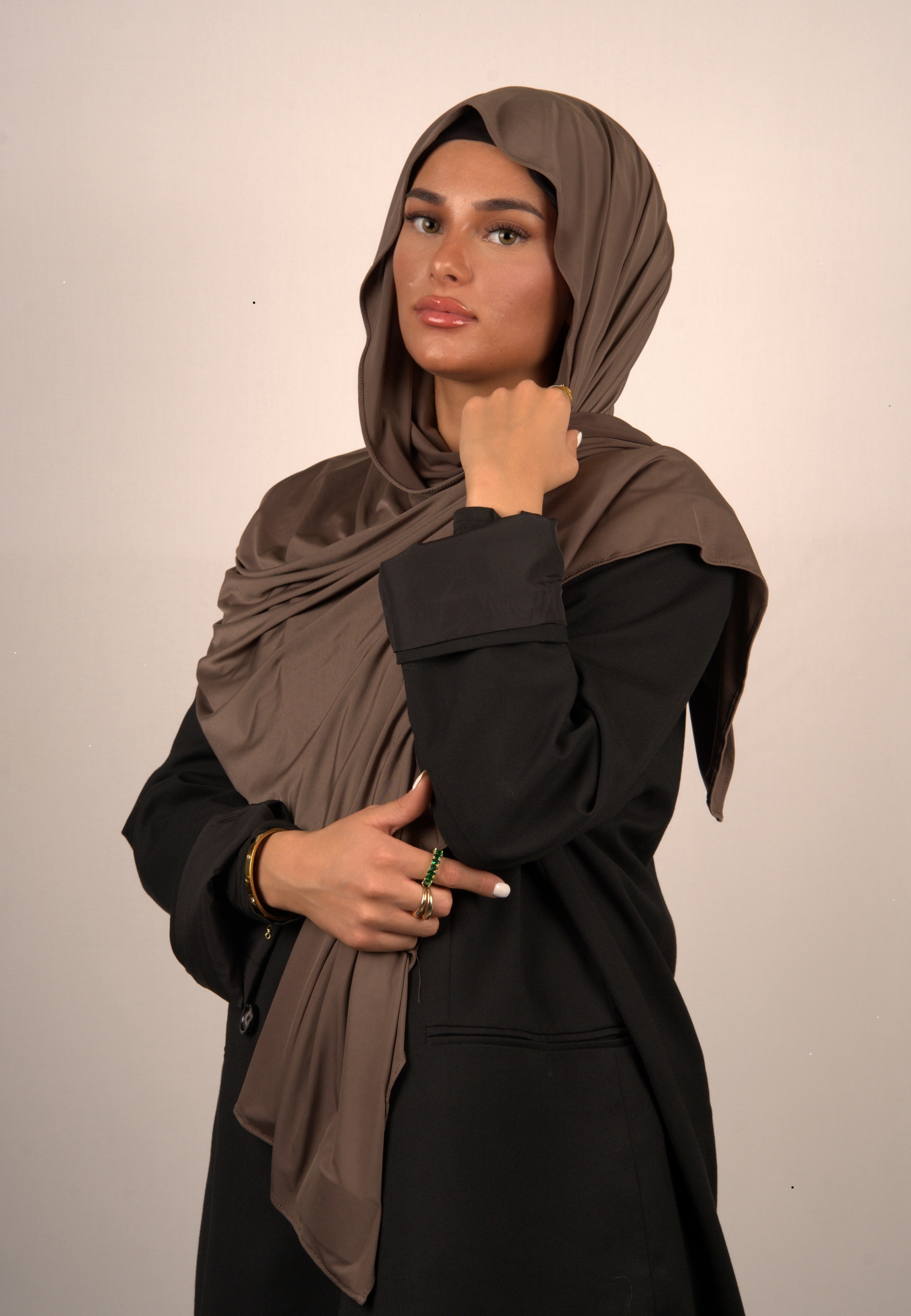 Indian Brown Jersey Hijab
Lequid Kopftuch braun
Muslimisches Kopftuch Indian Brown
Basörtü in warmem Braunton
Modest Wear Hijab Braun
Premium Kopftuch für Damen
Jersey Hijab für Alltag
Islamische Mode Braun
Weiches Kopftuch für Muslima
Lequid Hijab warmes Braun