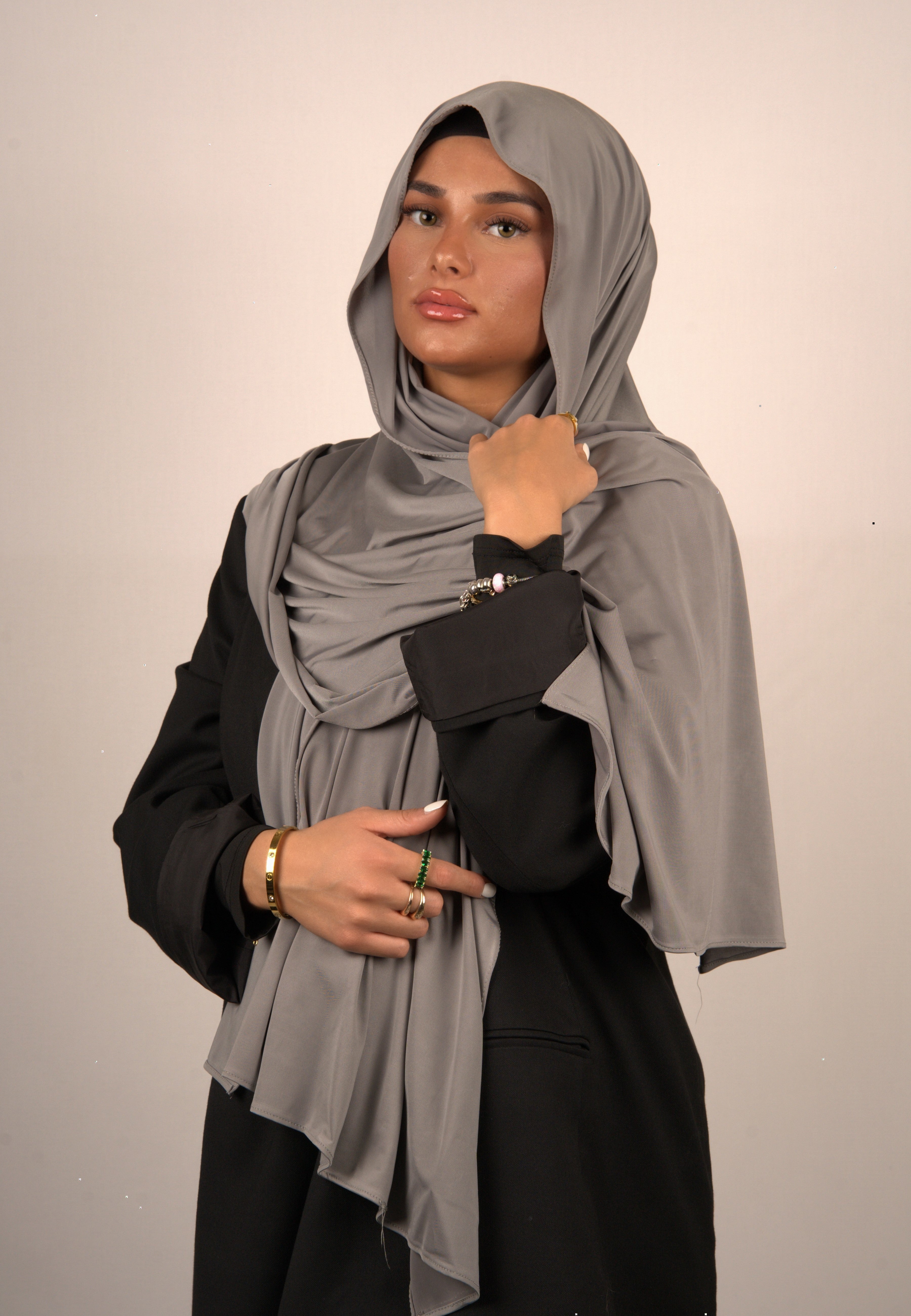 Koala Jersey Hijab
Lequid Kopftuch graubraun
Muslimisches Kopftuch Koala
Basörtü in neutralem Grau-Braun
Modest Wear Hijab Koala
Premium Kopftuch für Damen
Jersey Hijab für Alltag
Islamische Mode Grau-Braun
Weiches Kopftuch für Muslima
Lequid Hijab neutrale Farbe