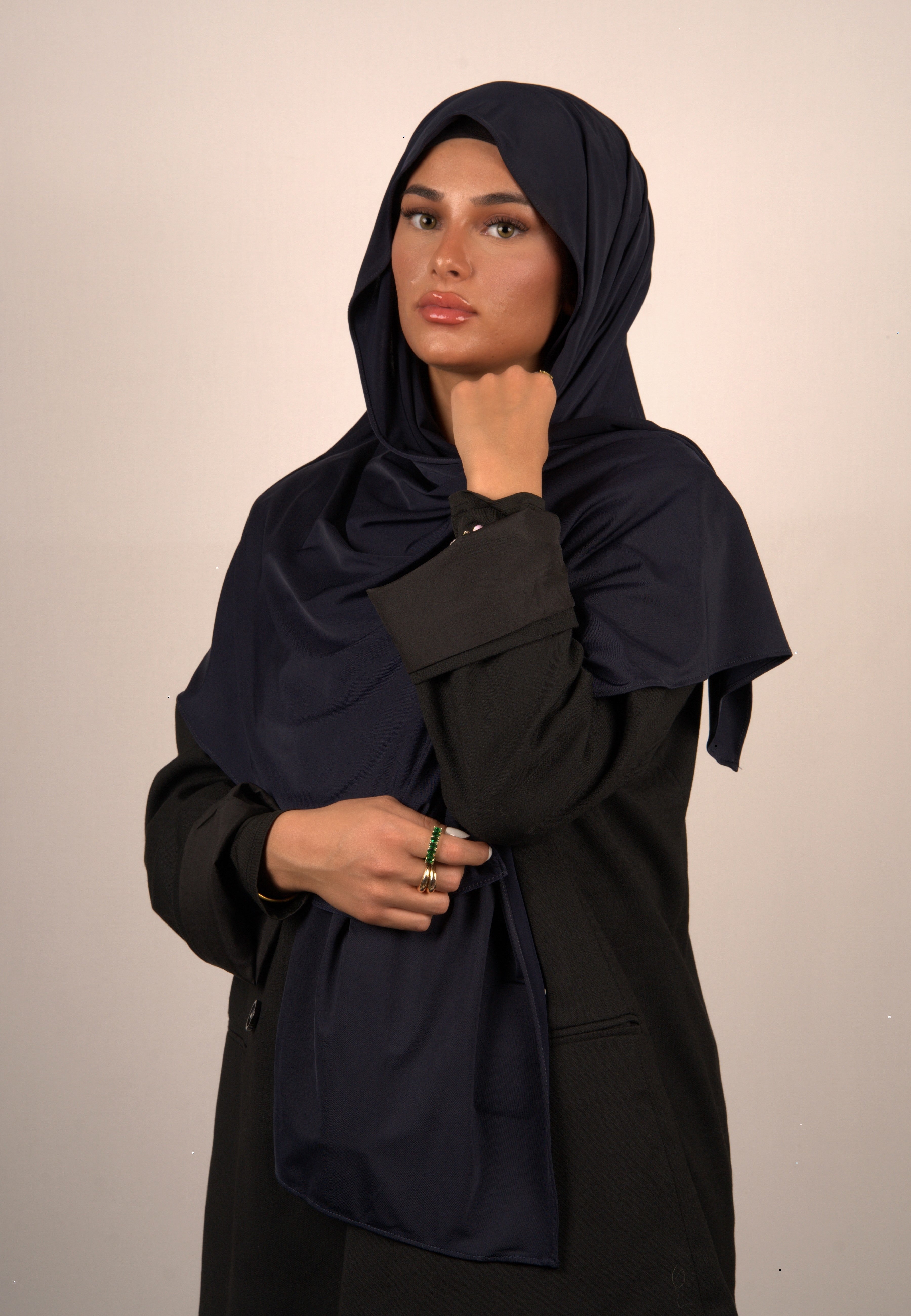 Midnight Blue Hijab
Jersey Kopftuch navy
Muslimisches Tuch dunkelblau
Basörtü in Nachtblau
Premium Hijab für Damen
Modest Wear Midnight
Lequid Hijab Blau
Islamisches Kopftuch navy
Weiches Kopftuch tiefblau
Abend-Hijab in Dunkelblau