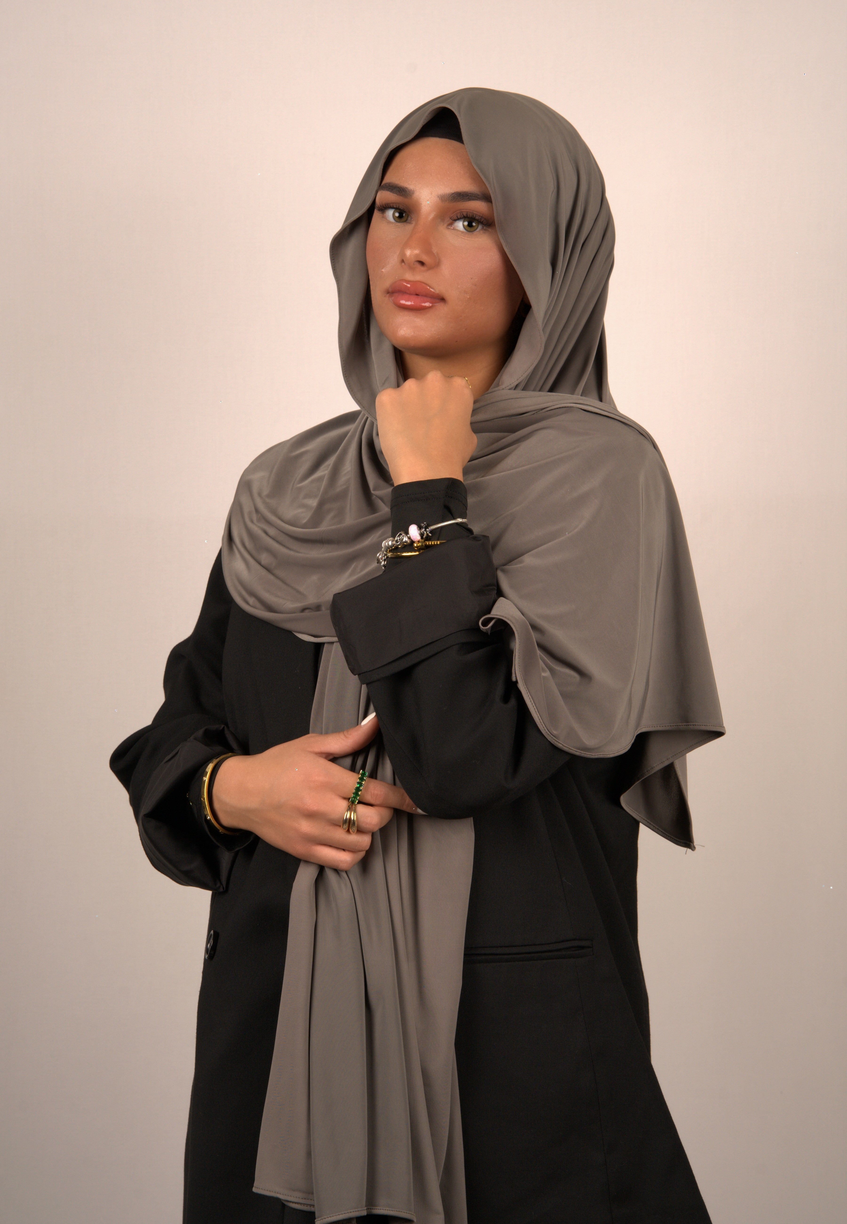 Smoke Jersey Hijab
Lequid Kopftuch grau
Muslimisches Tuch Smoke
Basörtü in mittlerem Grau
Modest Wear Hijab Grau
Premium Kopftuch Smoke
Alltags-Hijab grau
Hijab für muslimische Frauen
Weiches Jersey Kopftuch grau
Lequid Hijab moderne Farbe