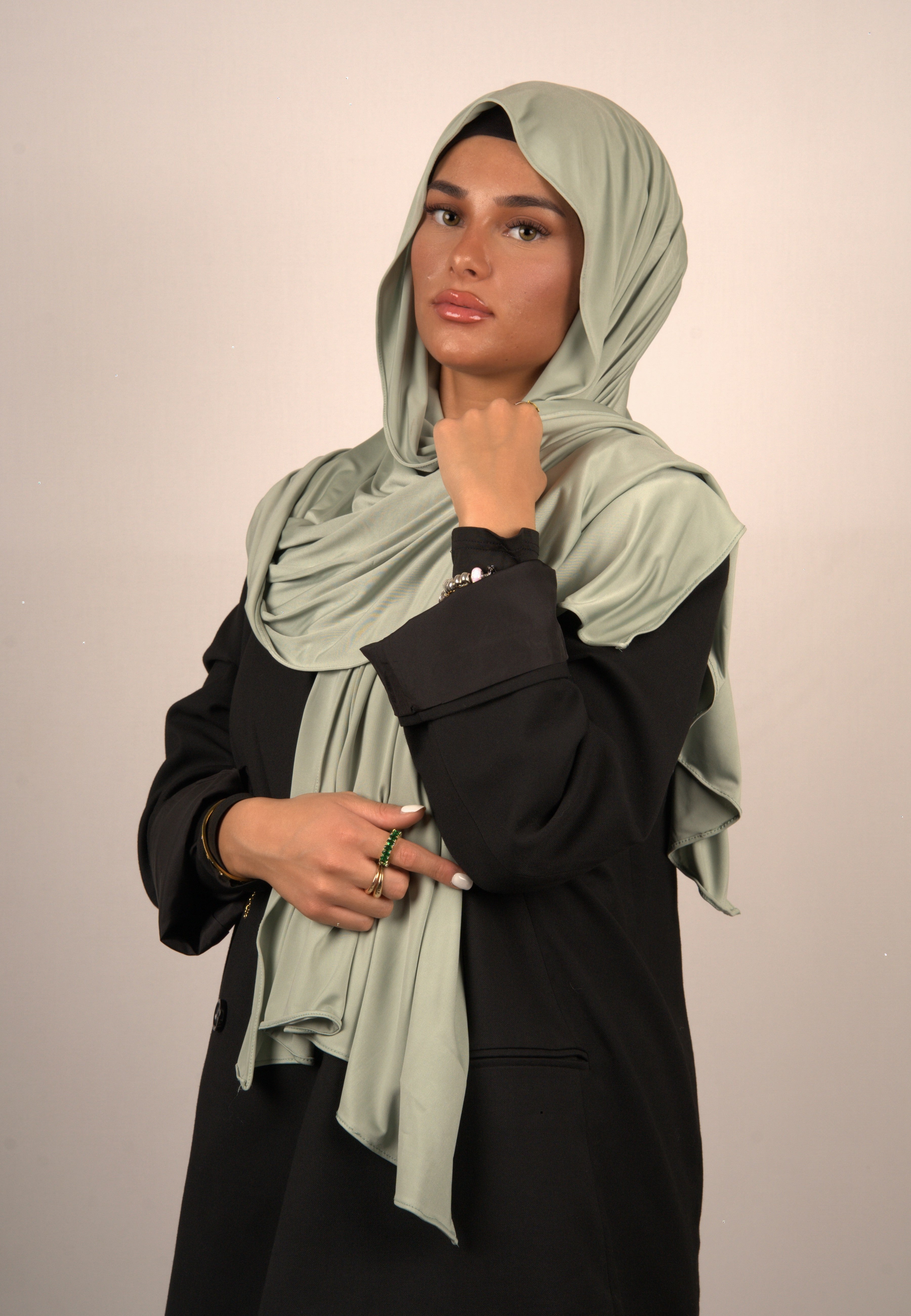 Tea Jersey Hijab
Lequid Kopftuch gedämpftes Grün
Muslimisches Tuch Tea
Basörtü in Teeblattfarbe
Modest Wear Hijab Grün
Premium Kopftuch Tea
Alltags-Hijab gedämpftes Grün
Hijab für muslimische Frauen
Weiches Jersey Kopftuch Grün
Lequid Hijab natürliche Farbe