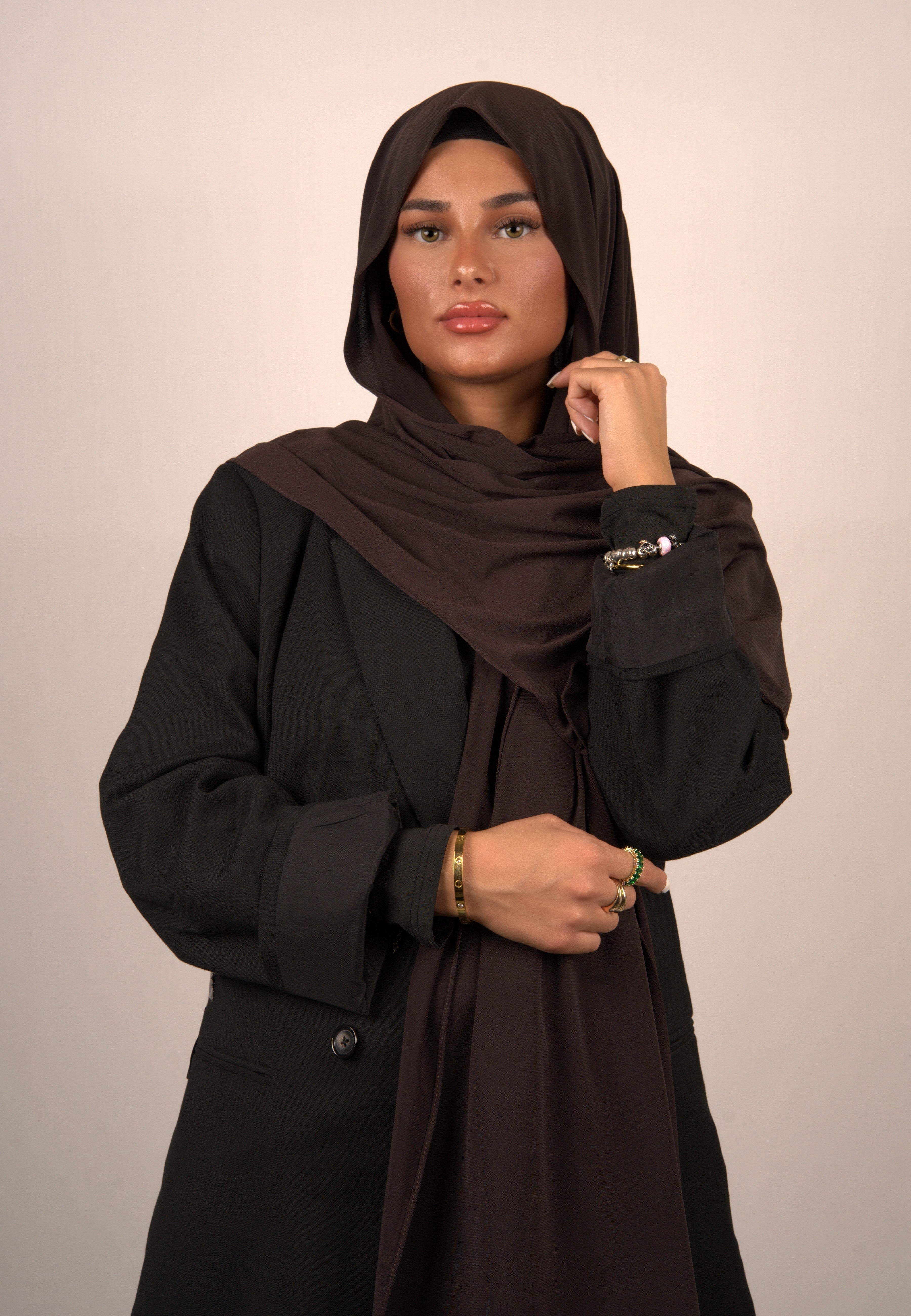 Hochwertiges, elegantes Kopftuch aus weichem Stoff
Feines Hijab-Design mit kunstvollen Mustern
Luxuriöser islamischer Schal in edlen Farbtönen
Premium-Basörtü aus atmungsaktivem Material
Trendiges Tesettür-Kopftuch für moderne Looks
Hochwertiges Hijab-Accessoire mit stilvollem Schnitt
Klassisches islamisches Kopftuch in vielseitigen Farben
Exklusives Hijab-Design für festliche Anlässe
Hochwertiges, langlebiges Tuch für den Alltag
Elegantes, modisches Hijab in trendigen Farben
Weiches, hochwertiges Kopftuch 