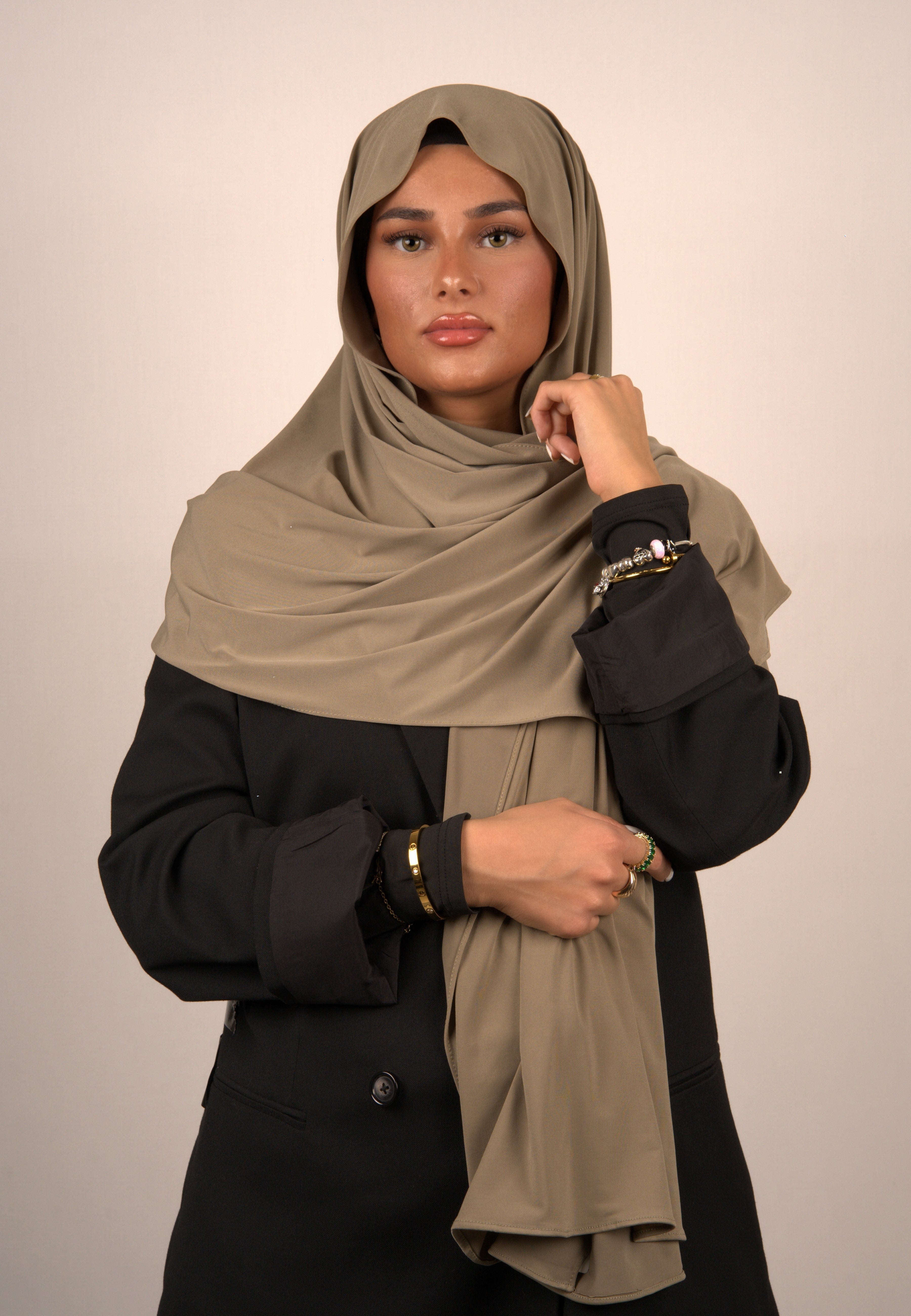 Premium Qualität Hijab
Hochwertiges Kopftuch
Eleganter Schal für Damen
Basörtü aus feiner Stoffqualität
Hicap für islamische Frauen
Luxuriöser islamischer Schleier
Modischer Tesettür-Hijab
Bequemer Kopftuch aus Baumwolle
Edler Schal für religiöse Kleidung
Hochwertige islamische Bekleidung
Damen-Hijab in Premium-Qualität
Stilvolles Basörtü für Muslimfrauen
Komfortabler Hicap aus hochwertigem Stoff
Schlichtes und elegantes Kopftuch
Modischer islamischer Schal
Fein gearbeitete Hijab-Mode
Luxuriöses Kopftuch 