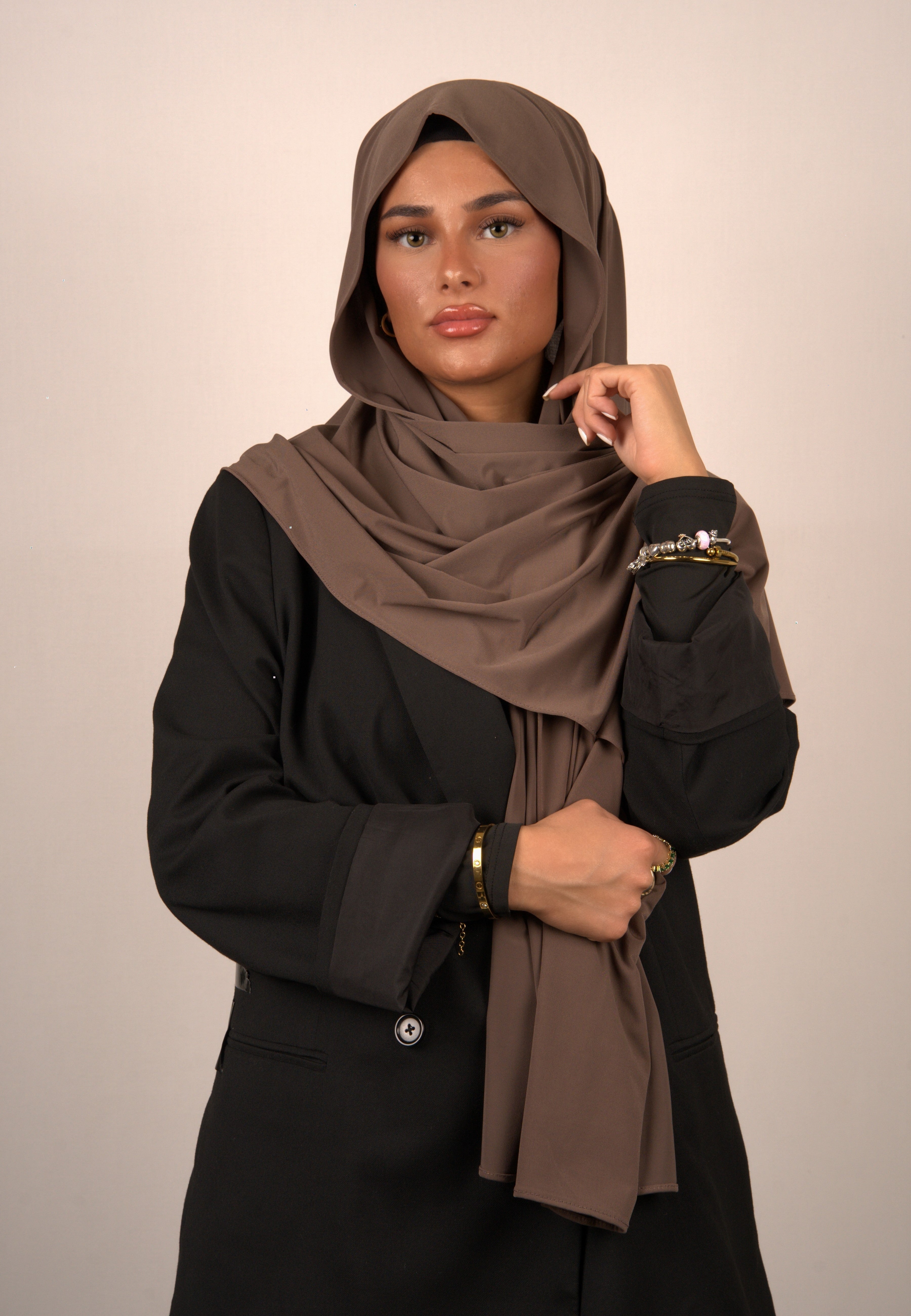 Hochwertiges Damen-Kopftuch im Premium-Design
Eleganter islamischer Schal für festliche Anlässe
Komfortables Basörtü für den Alltag
Luxuriöser Hicap in edler Stoffqualität
Stilvolles und elegantes Hijab-Accessoire
Klassischer islamischer Kopftuchstil
Hochwertiges Tesettür-Kopftuch in Top-Qualität
Modischer Schal für islamische Mode
Fein gearbeiteter Hicap für muslimische Frauen
Premium-Design für islamische Bekleidung