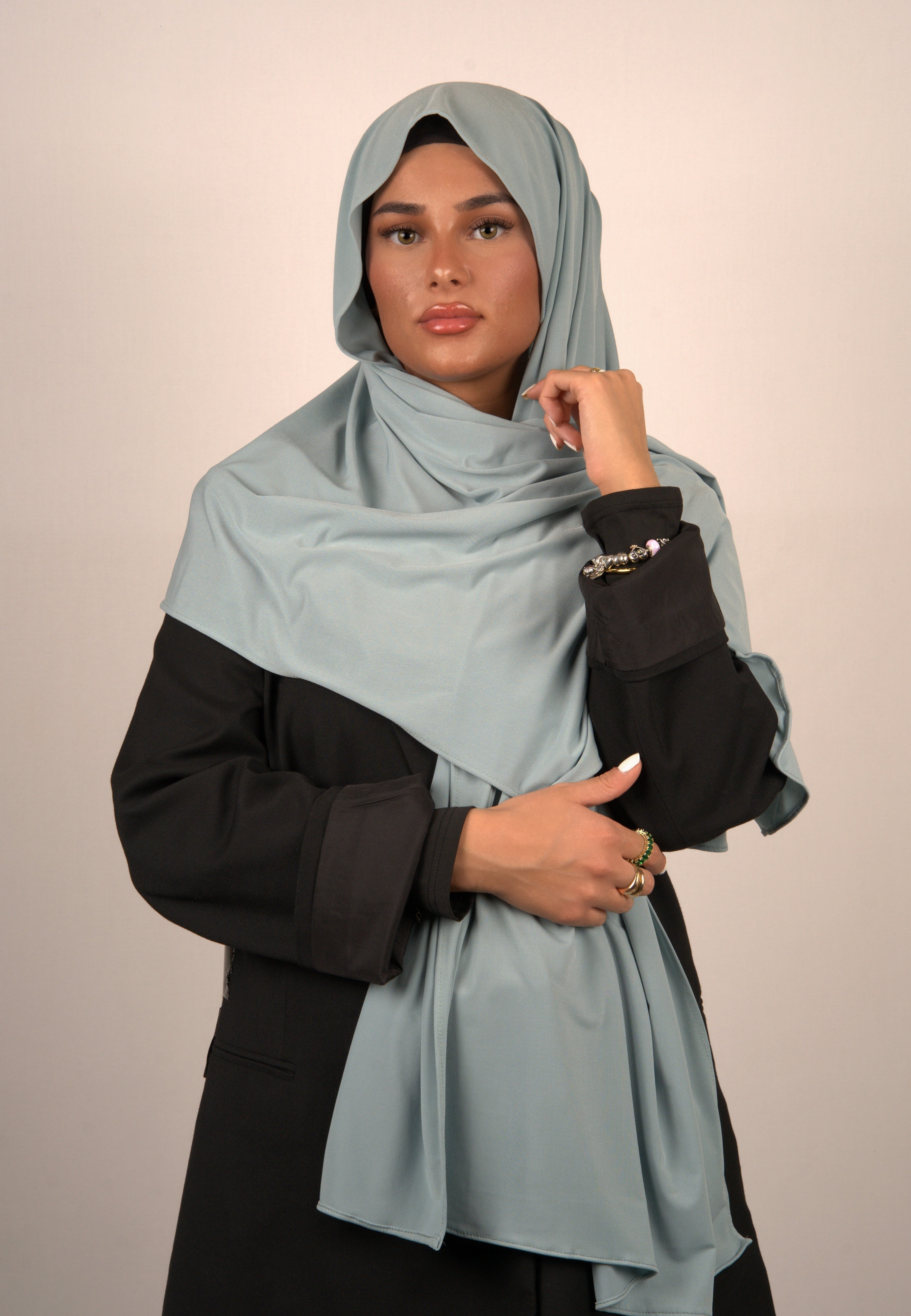 Trendiges islamisches Kopftuch im modernen Design
Hochwertiger Damen-Hicap für stilvolle Looks
Bequemer und eleganter Kopftuchstoff
Fein gearbeiteter islamischer Schal in vielseitigen Farben
Luxuriöses Kopftuch-Accessoire für besondere Anlässe
Modischer Tesettür-Hicap in top Qualität
Klassischer islamischer Kopftuchstil für jeden Anlass
Hochwertiges Damen-Kopftuch aus edlen Materialien
Stilvolles Hijab-Design für moderne Frauen
Komfortabler islamischer Schal für den Alltag