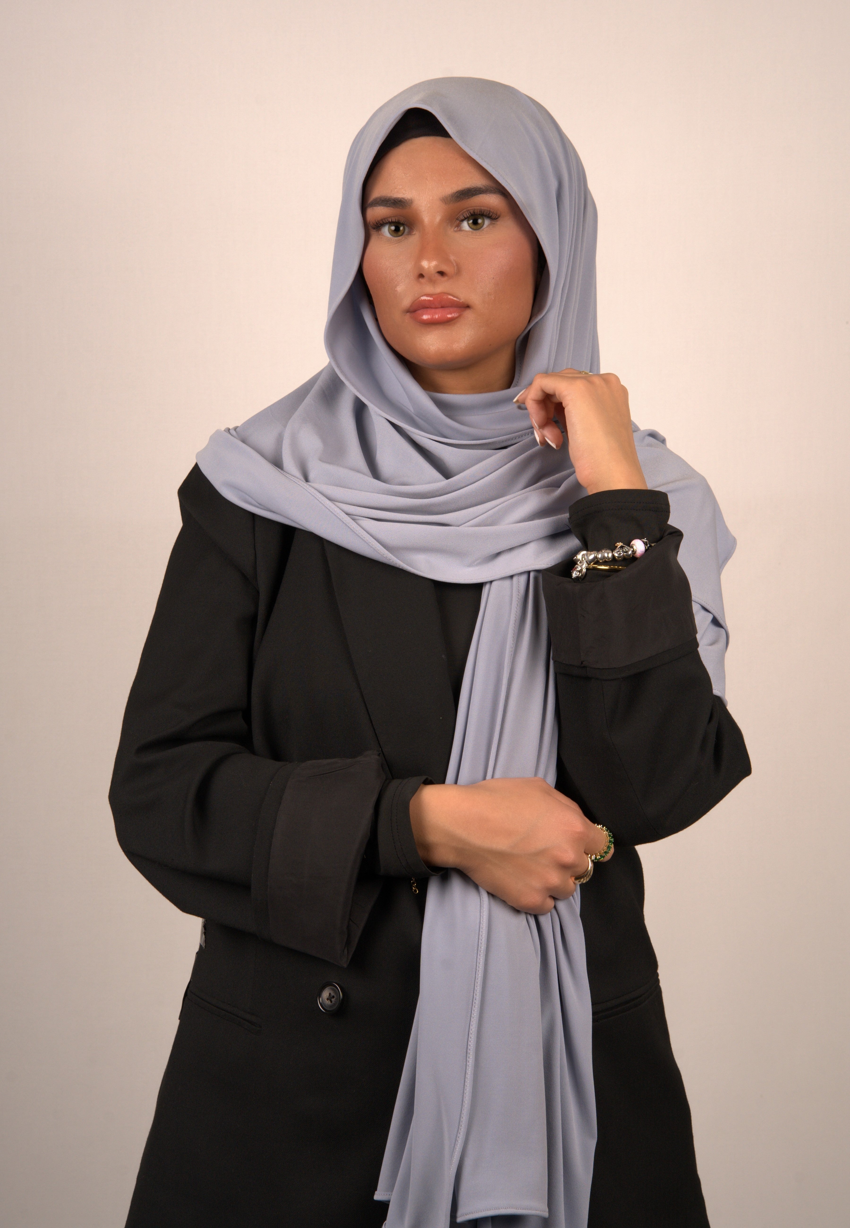 Hochwertiger islamischer Kopftuchstoff
Elegantes Hijab-Accessoire aus feinem Material
Luxuriöser Schal mit edlen Details
Premium-Qualität Basörtü für Damen
Hochwertiger, modischer Hicap
Trendiges Tesettür-Kopftuch in stilvollem Design
Weicher, atmungsaktiver islamischer Schal
Exklusives Hijab-Design für besondere Anlässe
Hochwertiges, langlebiges Kopftuch mit Muster
Elegant gestalteter islamischer Schal
Hochwertiges Stofftuch für islamische Mode
Luxuriöser Hijab in modernen Farben
