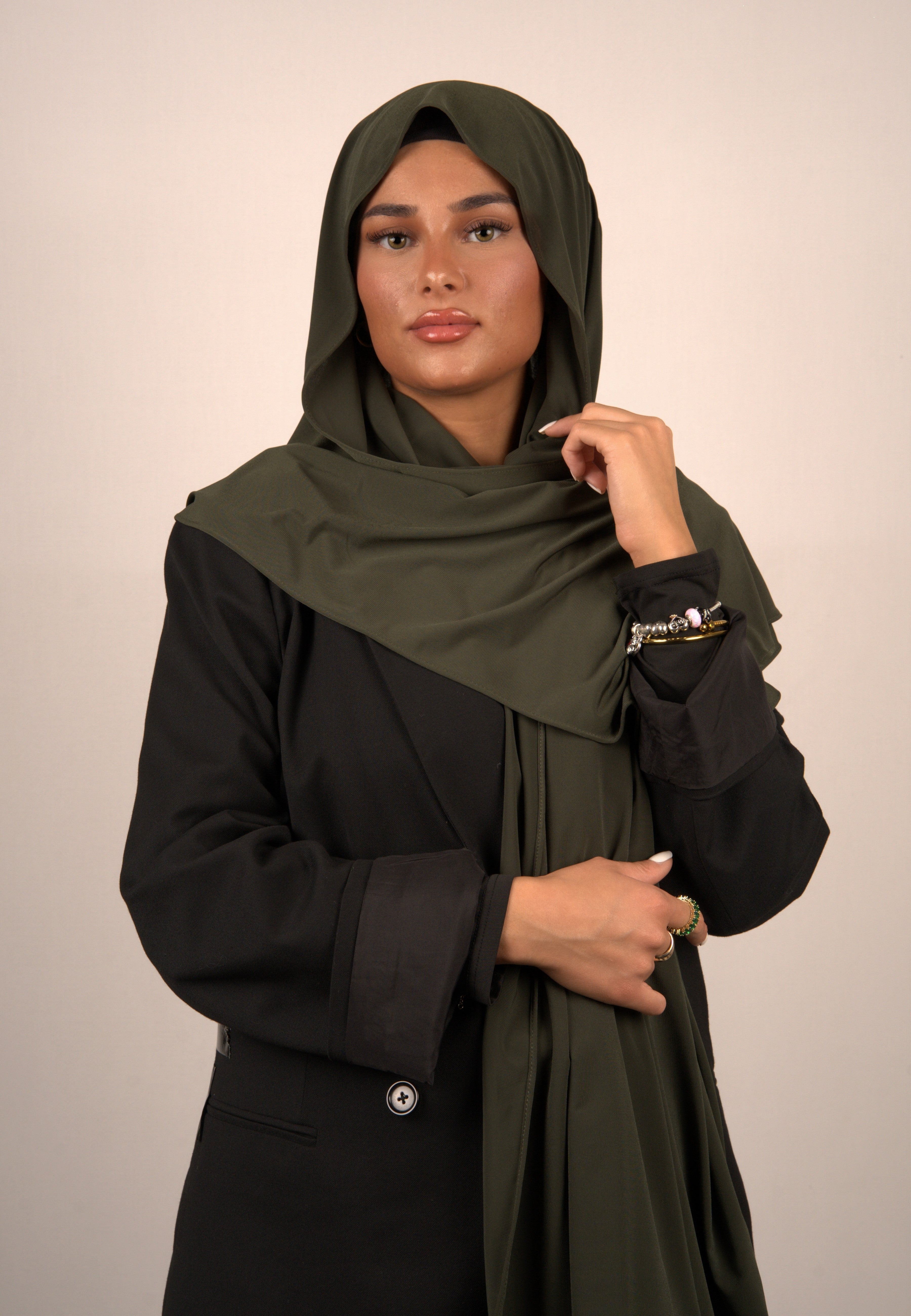 Hochwertiges Hijab-Design aus Seide
Stilvoller islamischer Kopftuch-Look
Edler Schal aus hochwertigem Stoff
Komfortables Basörtü für Alltag und Anlässe
Luxuriöses Hicap mit feiner Verzierung
Modernes Tesettür-Kopftuch in Premium-Qualität
Eleganter islamischer Schal für Damen
Weicher, atmungsaktiver Hijab aus Bio-Baumwolle
Exklusiver Basörtü in modischem Design
Hochwertiger Stoff für islamische Mode
Klassischer, eleganter islamischer Kopftuchstil
Trendiger Schal mit stilvollen Details
Hochwertiges Hicap 