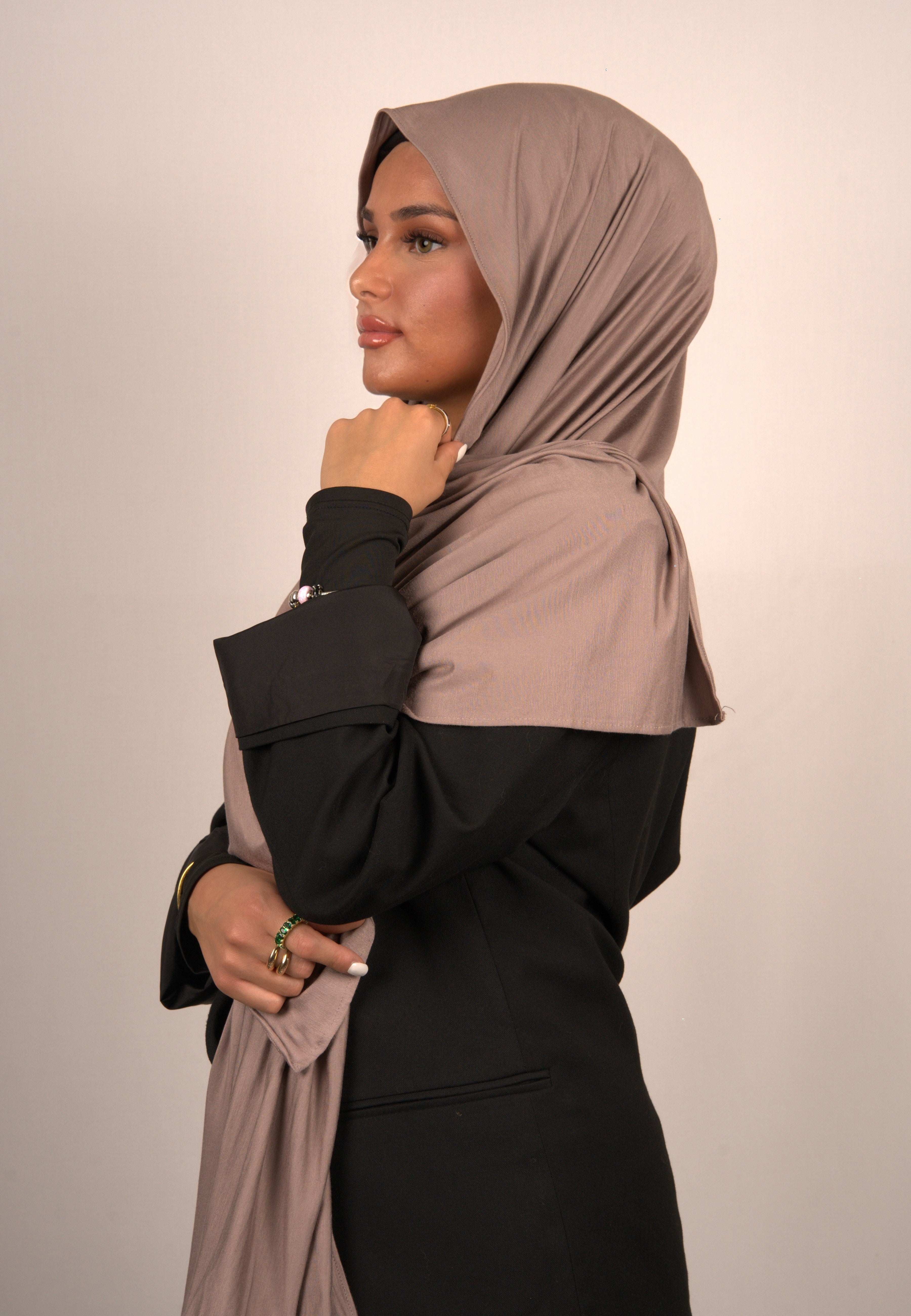 Hijab Tan Farbe

Cotton Premium Jersey Hijab Tan

Basörtü Schal Tan

Kopftuch in Tan

Muslimische Bekleidung

Moderne islamische Mode

Weicher Jersey Hijab Tan

Modest Fashion Hijab

Islamische Damenbekleidung

Premium Hijab Tan

