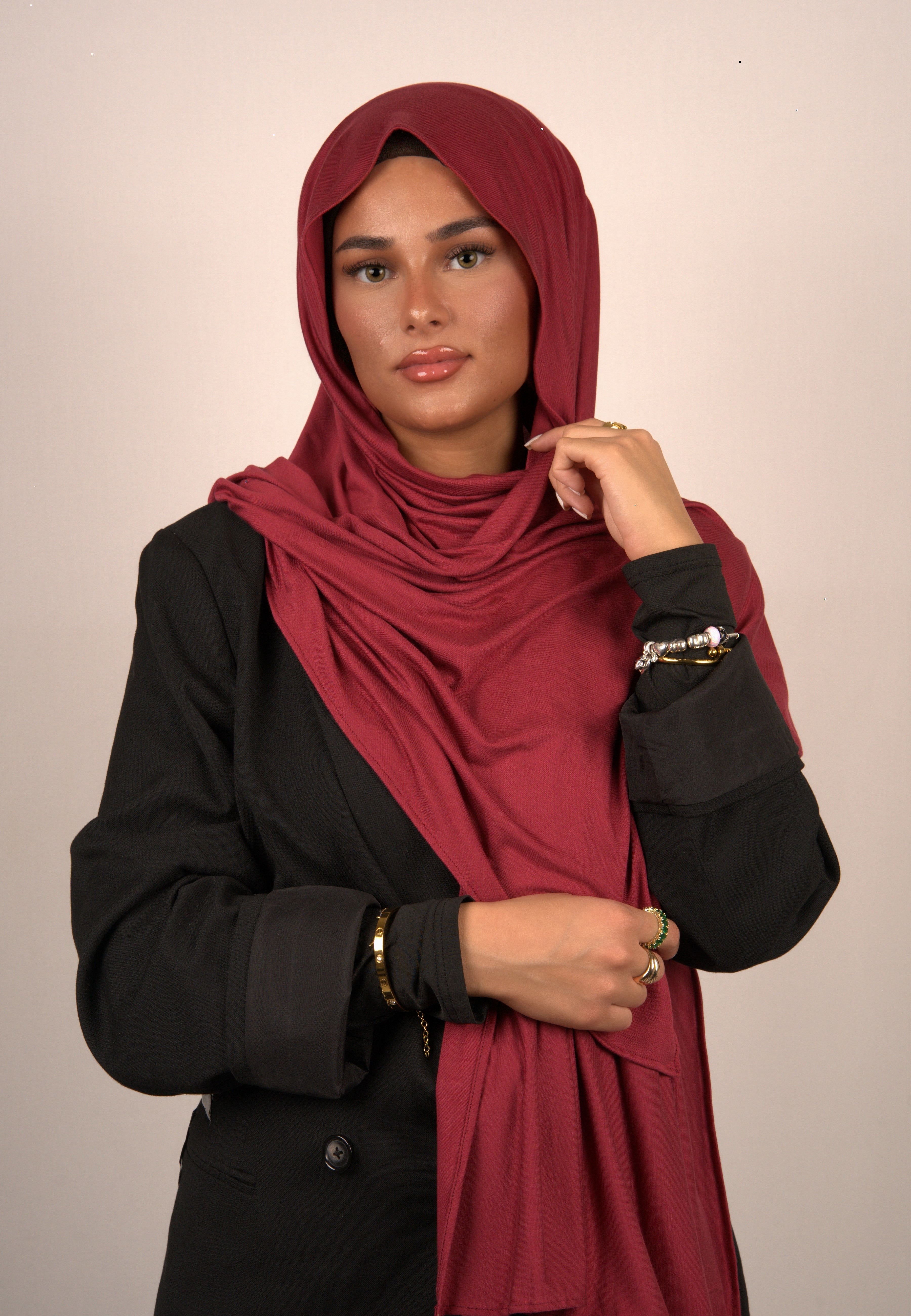 Crimson Hijab

Cotton Premium Jersey Kopftuch

Basörtü Schal Crimson

Modest Hijab tiefrot

Islamische Damenmode

Weiches Jersey Kopftuch

Hijab Schal Crimson

Muslimische Bekleidung

Premium Hijab Rot

Warmes tiefes Rot