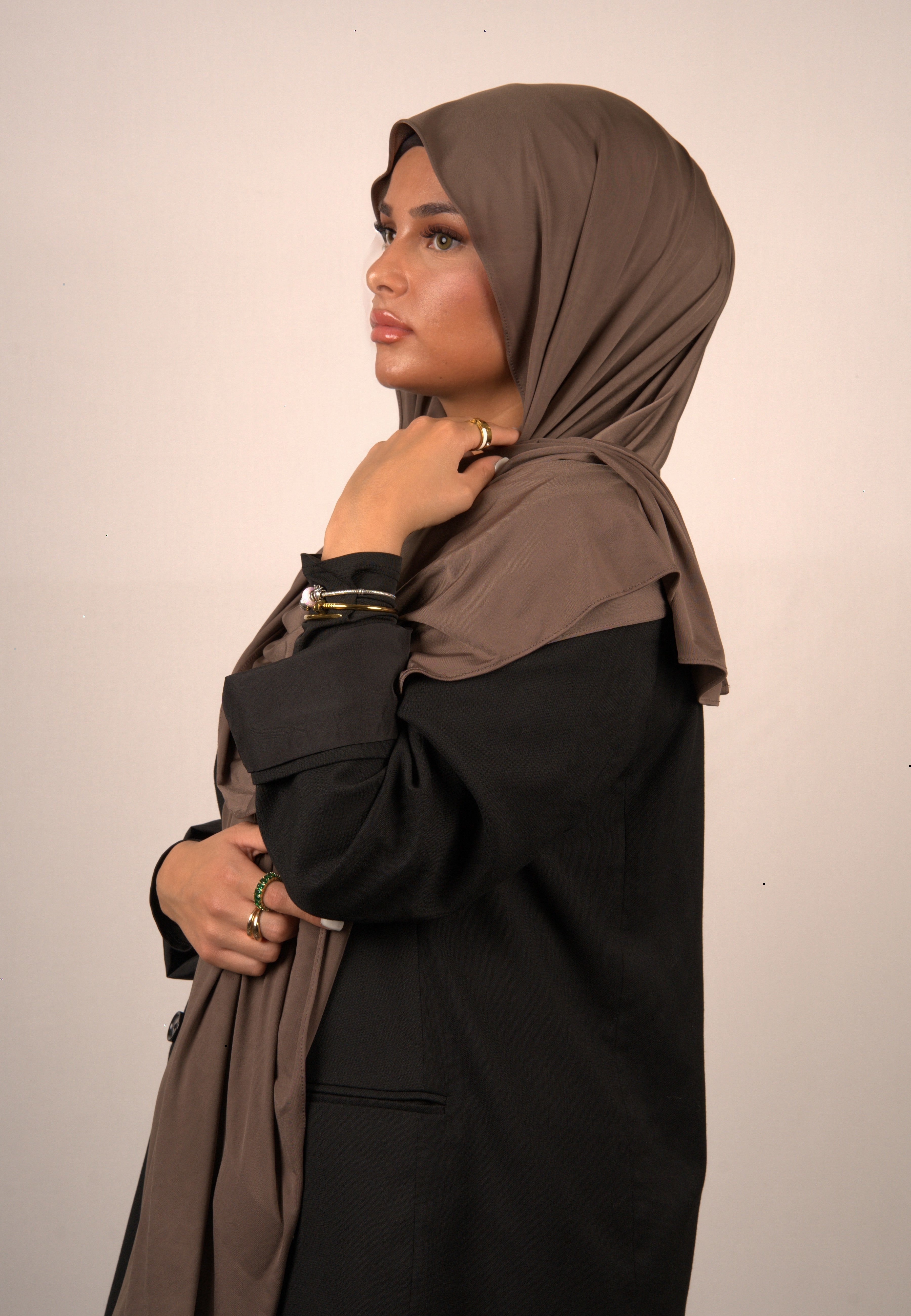 Latte Jersey Hijab

Muslimisches Kopftuch beige

Hijab in Karamell-Beige

Lequid Modest Fashion

Basörtü für Damen Latte

Neutralfarbener Hijab

Kopftuch für muslimische Frauen

Premium Hijab aus Jersey

Naturton Kopftuch

Hijab für Alltag & Anlass