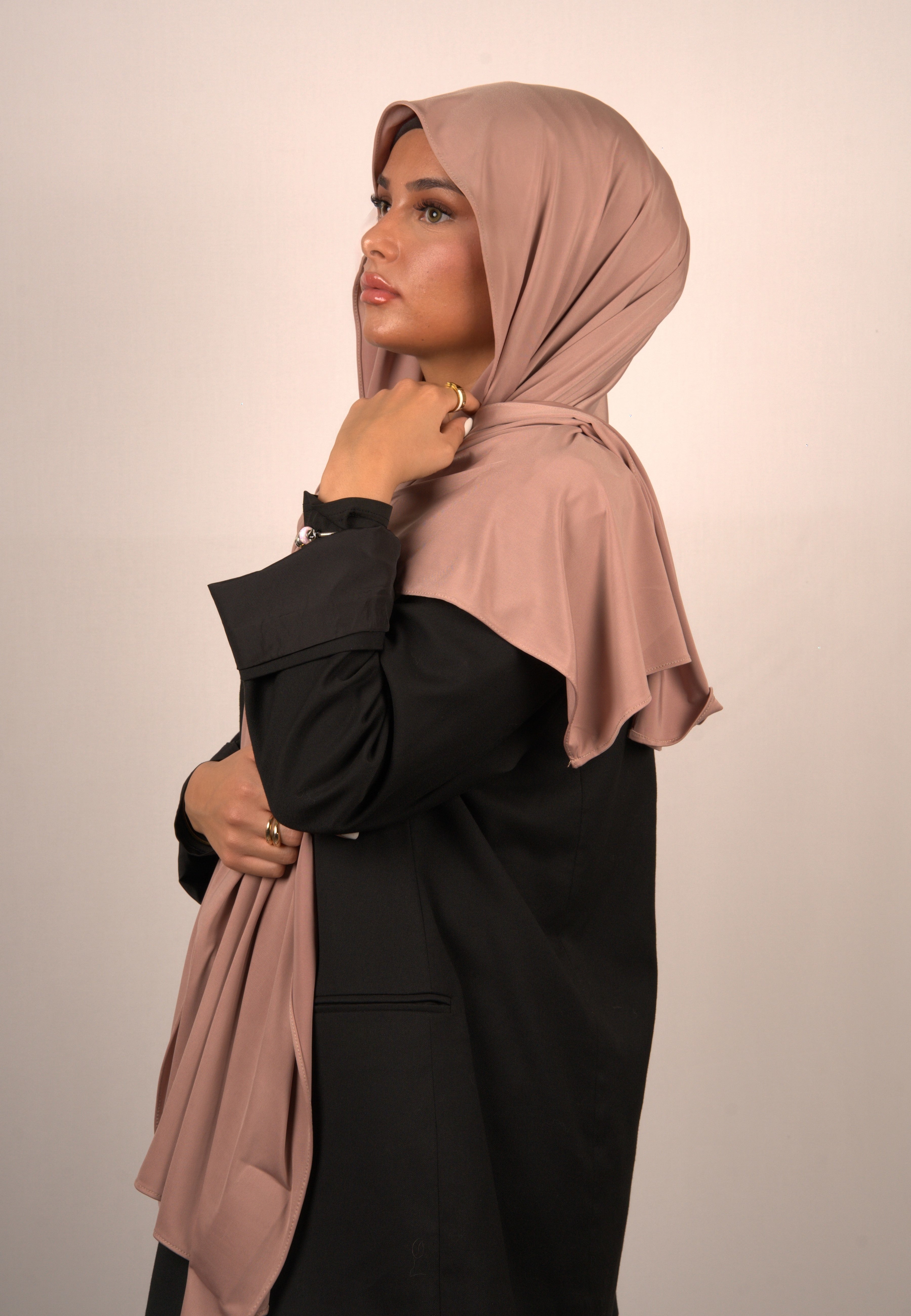 Hijab Navajo Rose

Jersey Kopftuch warmes Rosé

Muslimisches Kopftuch Erdrosé

Lequid Modest Wear

Basörtü in Navajo Farbton

Premium Hijab für Alltag

Weiches Kopftuch in Rosé

Islamische Mode Hijab

Damenkopftuch Erdton Rosé

Lequid Hijab Kollektion