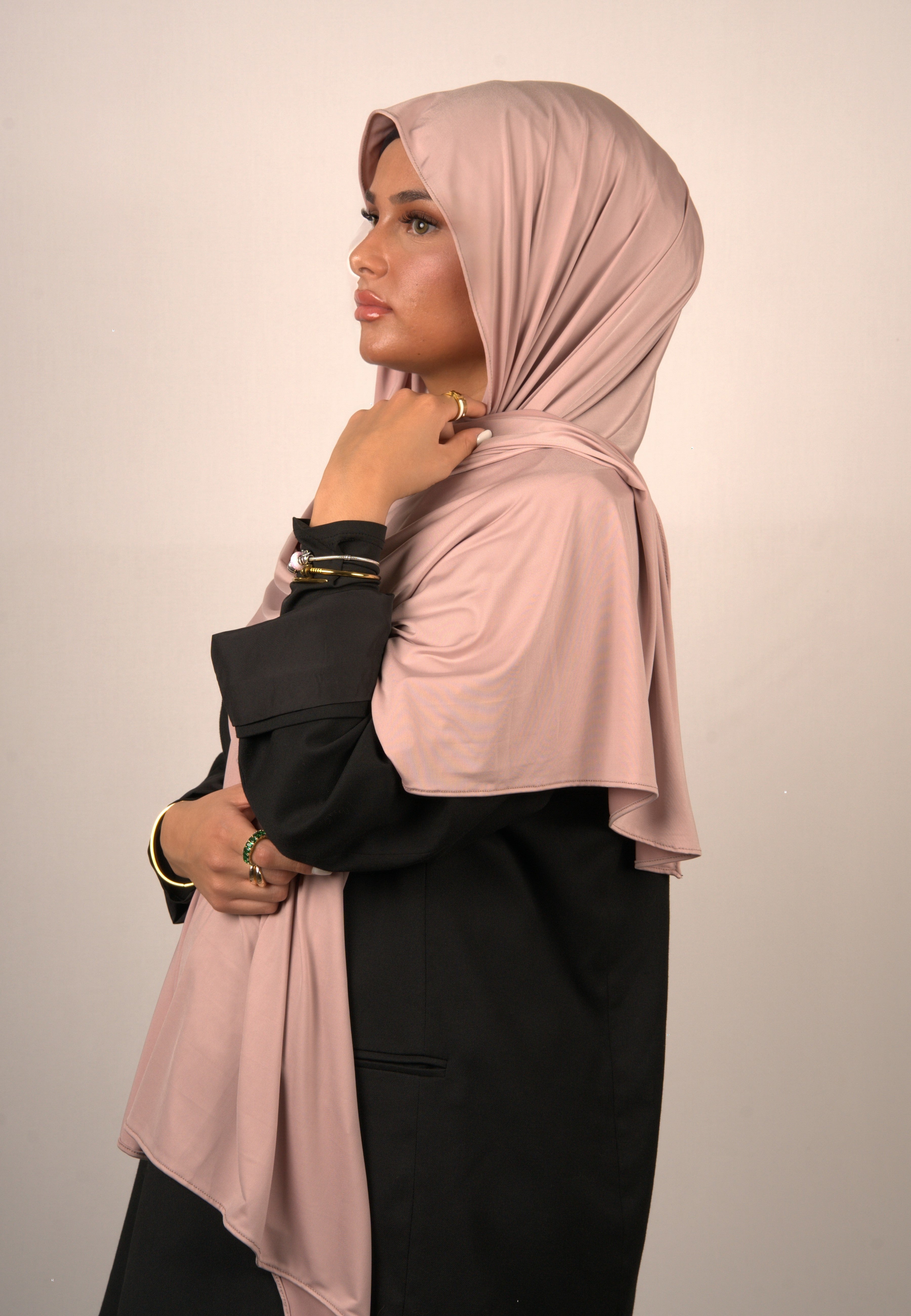 Hijab Pink kräftig

Jersey Kopftuch rosa

Muslimisches Tuch Pink

Lequid Modest Fashion

Basörtü Pink Ton

Damen Hijab auffällig

Premium Kopftuch rosa

Islamisches Modeaccessoire

Weiches Hijab in Pink

Jersey Hijab für muslimische Frauen

