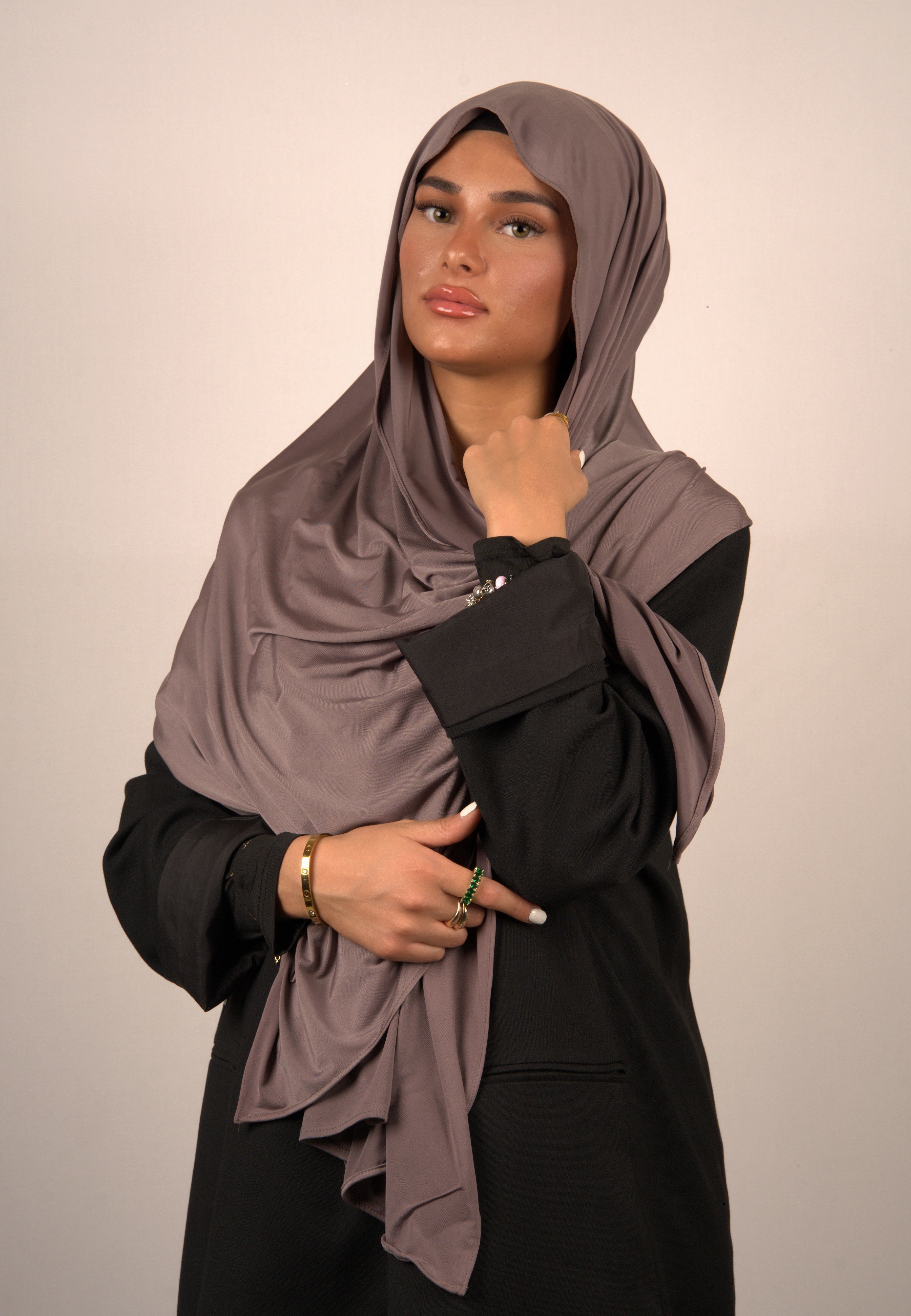 Rosy Brown Jersey Hijab

Muslimisches Kopftuch Lequid

Eleganter Schleier für Damen

Modisches Basörtü in Braun-Rosé

Jersey Tuch für muslimische Frauen

Alltags-Hijab stilvoll

Lequid Modest Wear

Rosébraunes Kopftuch

Weiches Jersey Kopftuch

Islamische Bekleidung modern