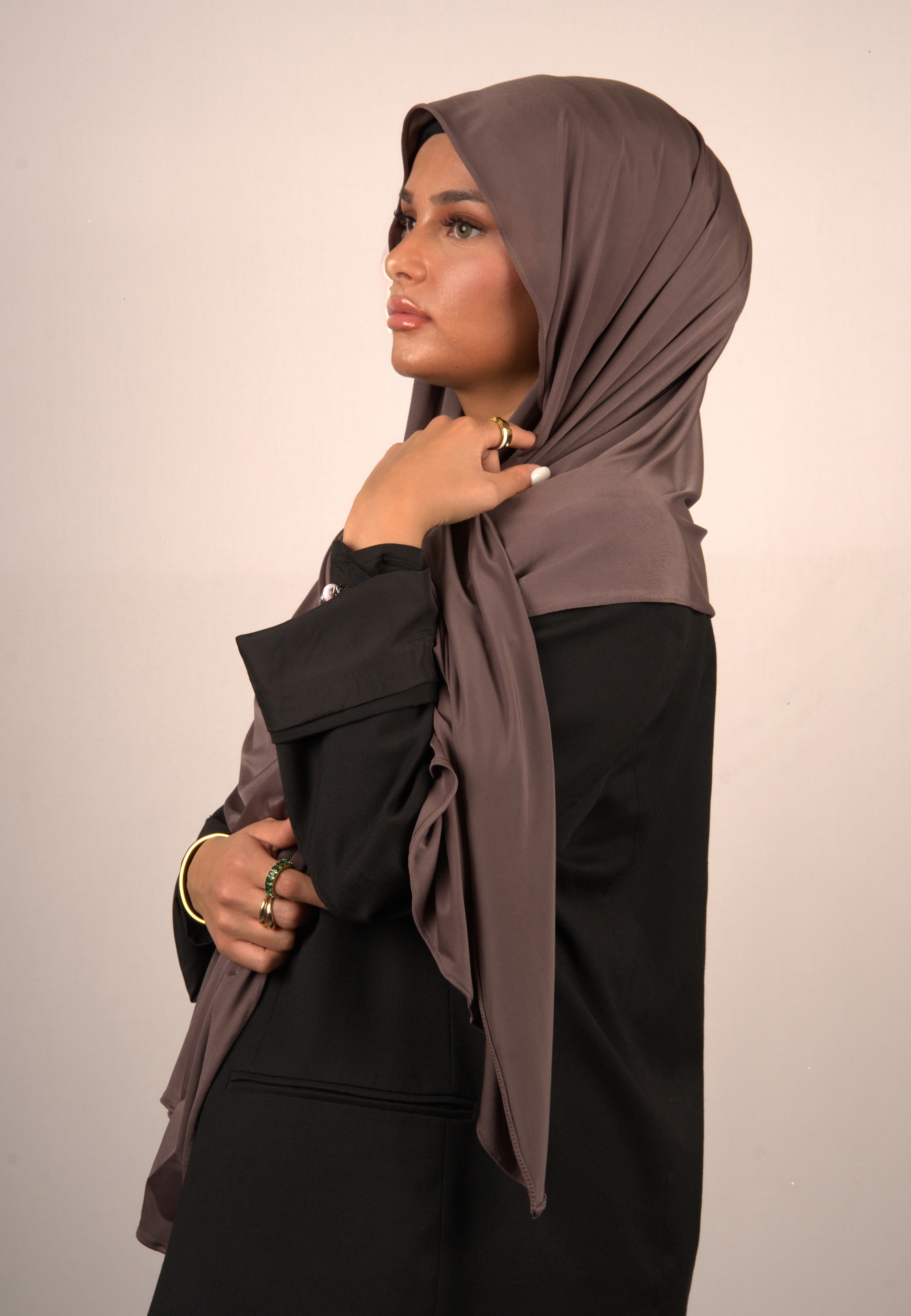 Hijab Rosy

Lequid Kopftuch rosa

Jersey Tuch für muslimische Frauen

Basörtü Rosé-Ton

Modischer Hijab aus Jersey

Islamische Damenbekleidung

Kopftuch in sanftem Rosé

Rosy Modest Wear

Bequemes Damenkopftuch

Lequid Hijab Kollektion