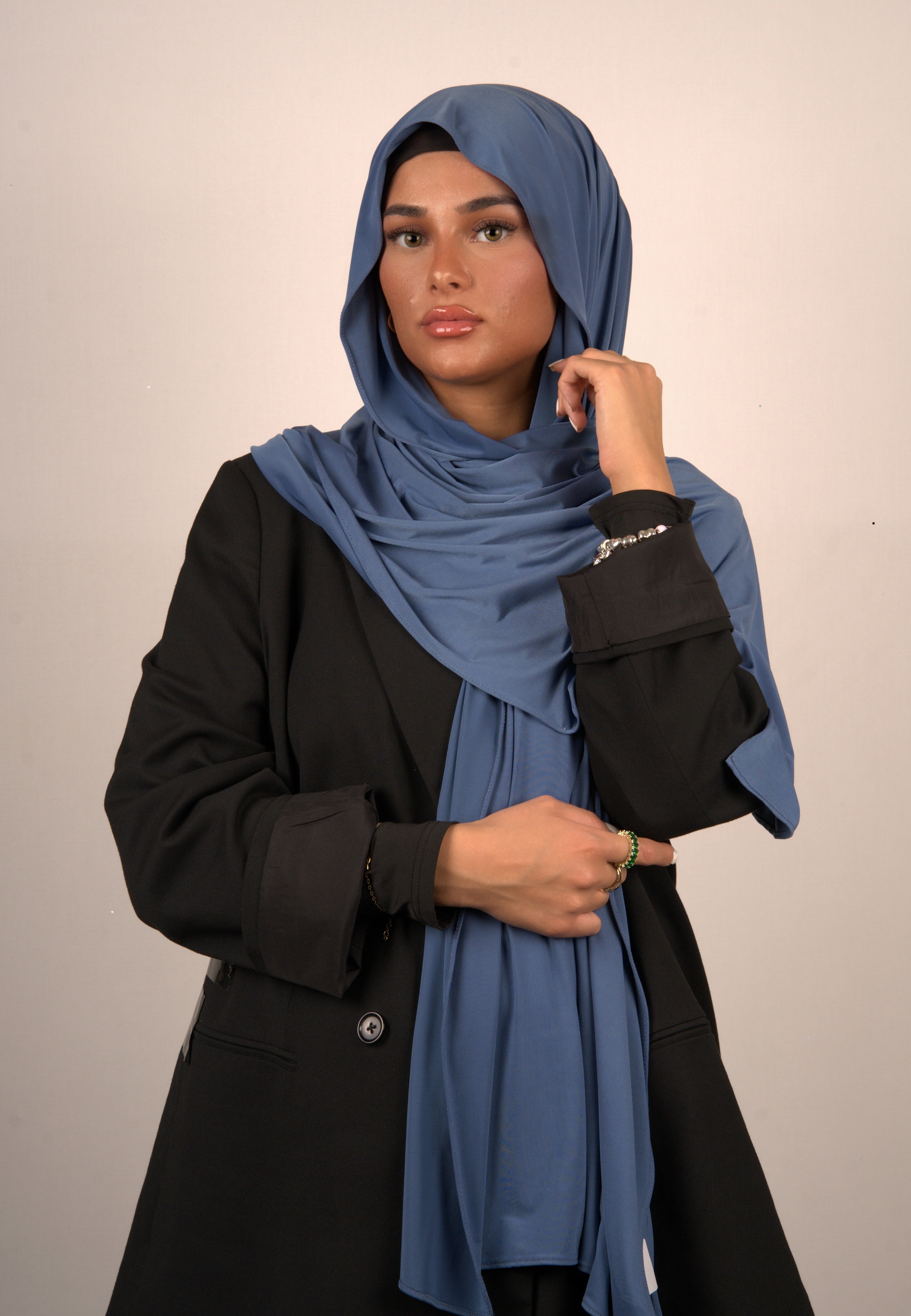 Classic Blau Hijab

Jersey Kopftuch klassisch blau

Muslimisches Kopftuch Classic Blau

Basörtü in zeitlosem Blau

Lequid Premium Hijab Blau

Modest Fashion Hijab Blau

Kopftuch für muslimische Frauen

Weiches Jersey Hijab Blau

Islamische Damenmode Hijab Blau

Klassisches blaues Kopftuch

