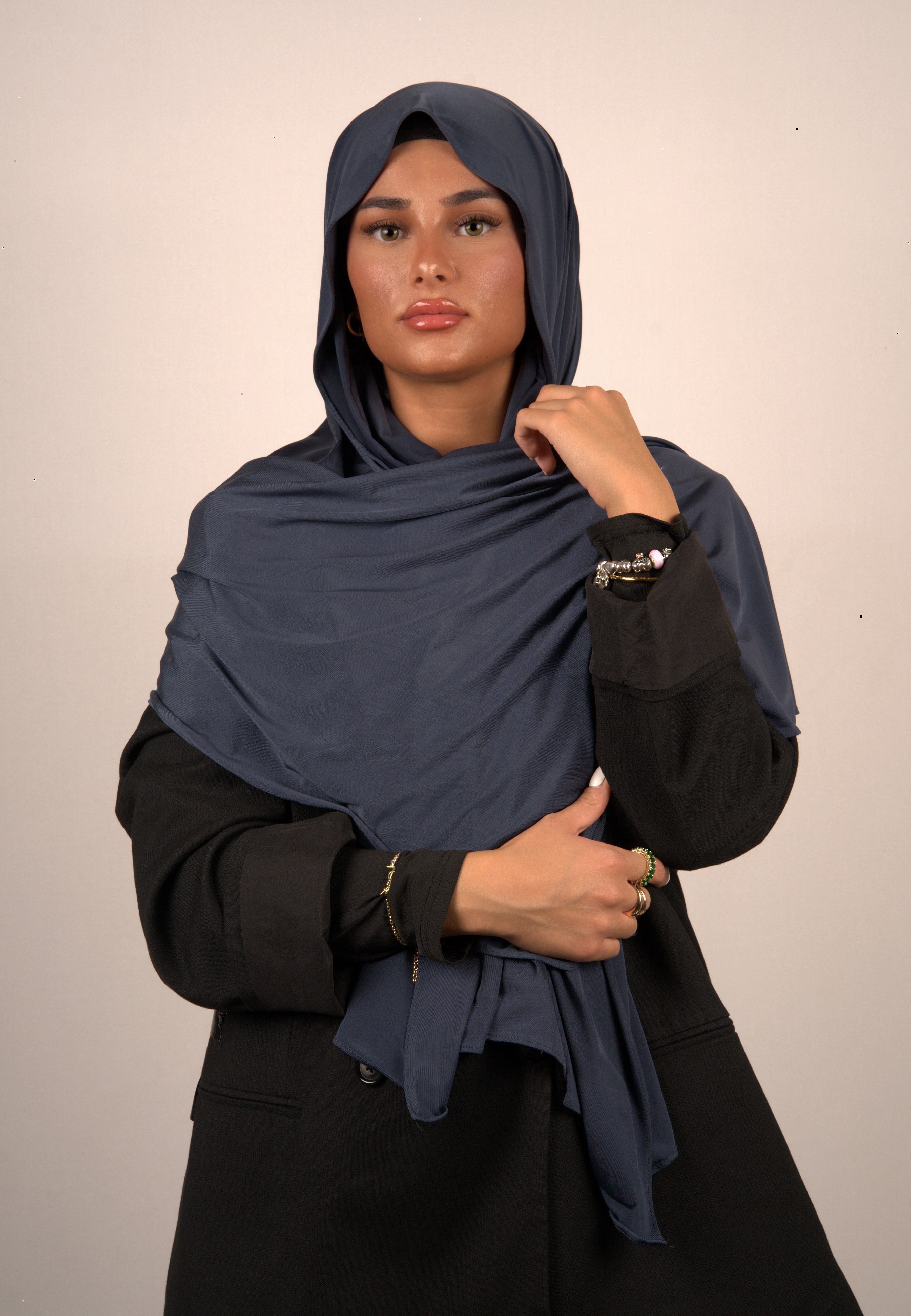 Dark Slate Hijab

Jersey Kopftuch dunkelgrau

Muslimisches Kopftuch Dark Slate

Basörtü in Schiefergrau

Lequid Premium Hijab

Modest Fashion Hijab Grau

Hijab in dunklem Grau

Islamische Kleidung Damen

Jersey Kopftuch für Alltag

Weiches Hijab dunkelgrau