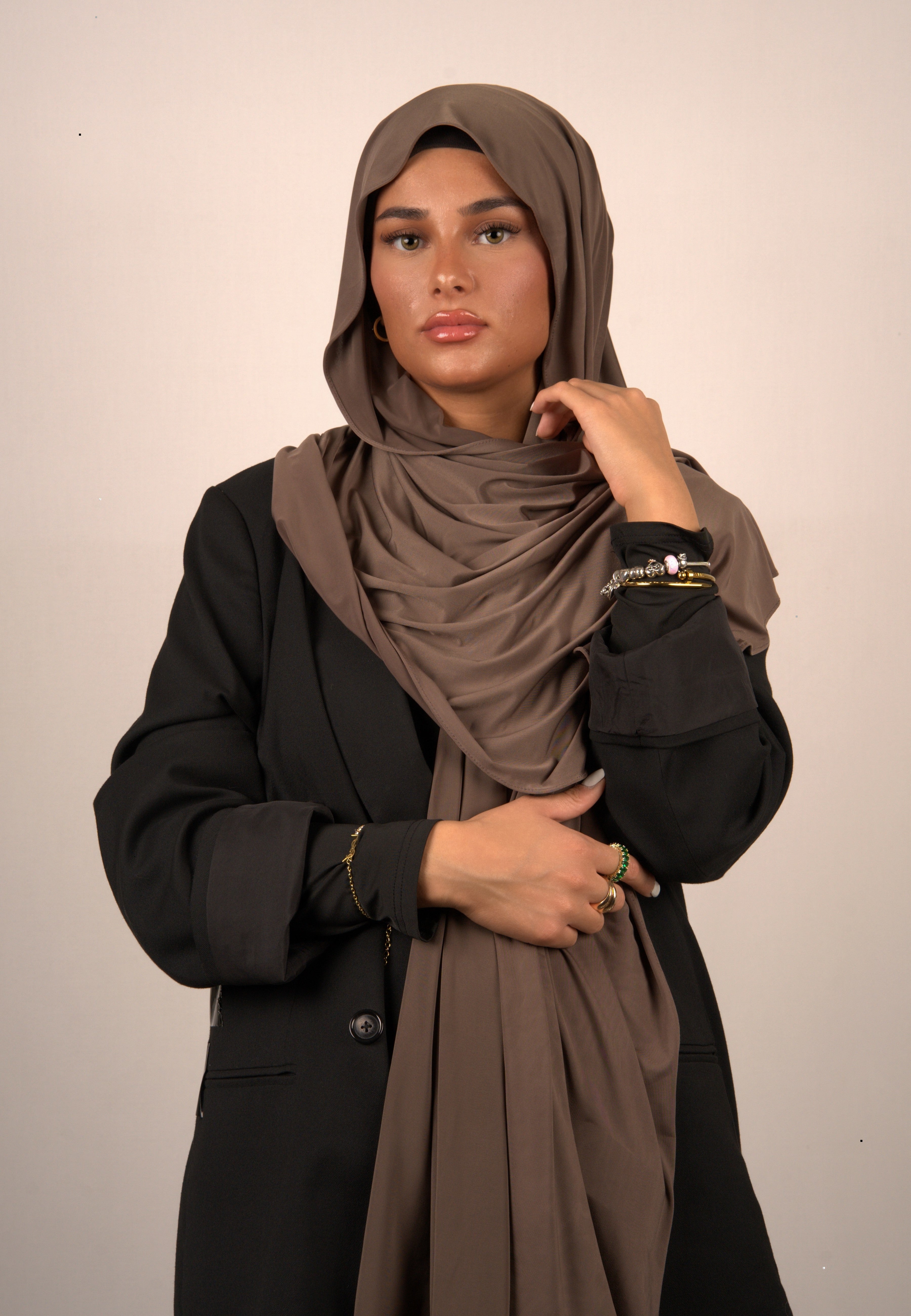 Latte Hijab

Jersey Hijab beige

Muslimisches Kopftuch Latte

Basörtü in warmem Beigeton

Lequid Damenkopftuch

Premium Hijab neutral

Modest Fashion Latte

Islamisches Jersey Tuch

Kopftuch für muslimische Frauen

Weiches Hijab in Naturfarbe