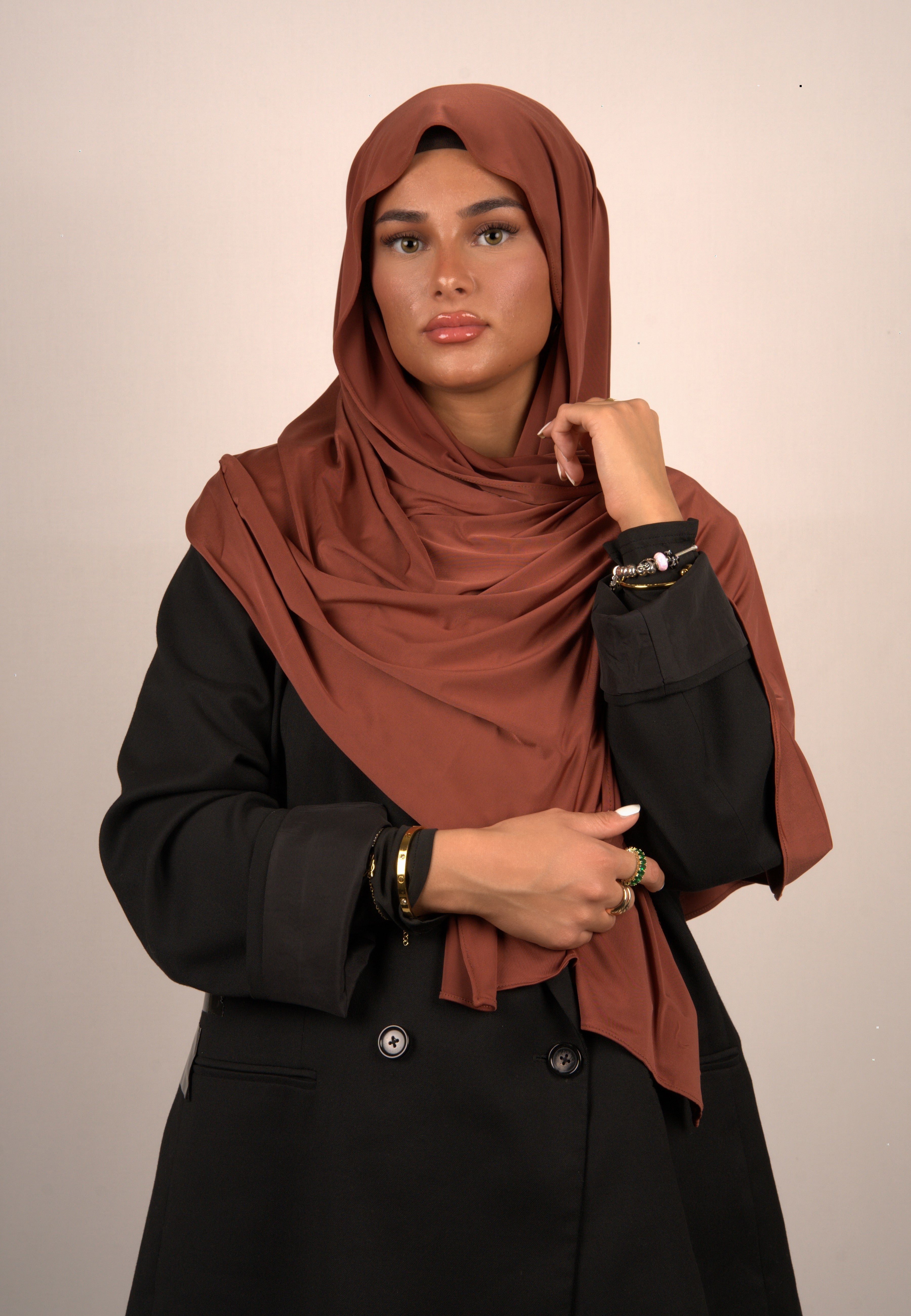 Mars Hijab

Jersey Kopftuch rot-braun

Muslimisches Kopftuch Mars

Basörtü in warmem Rot

Lequid Premium Hijab

Modest Fashion Hijab Rot

Kopftuch für muslimische Frauen

Weiches Jersey Hijab

Islamische Damenmode Hijab

Intensives rotes Kopftuch