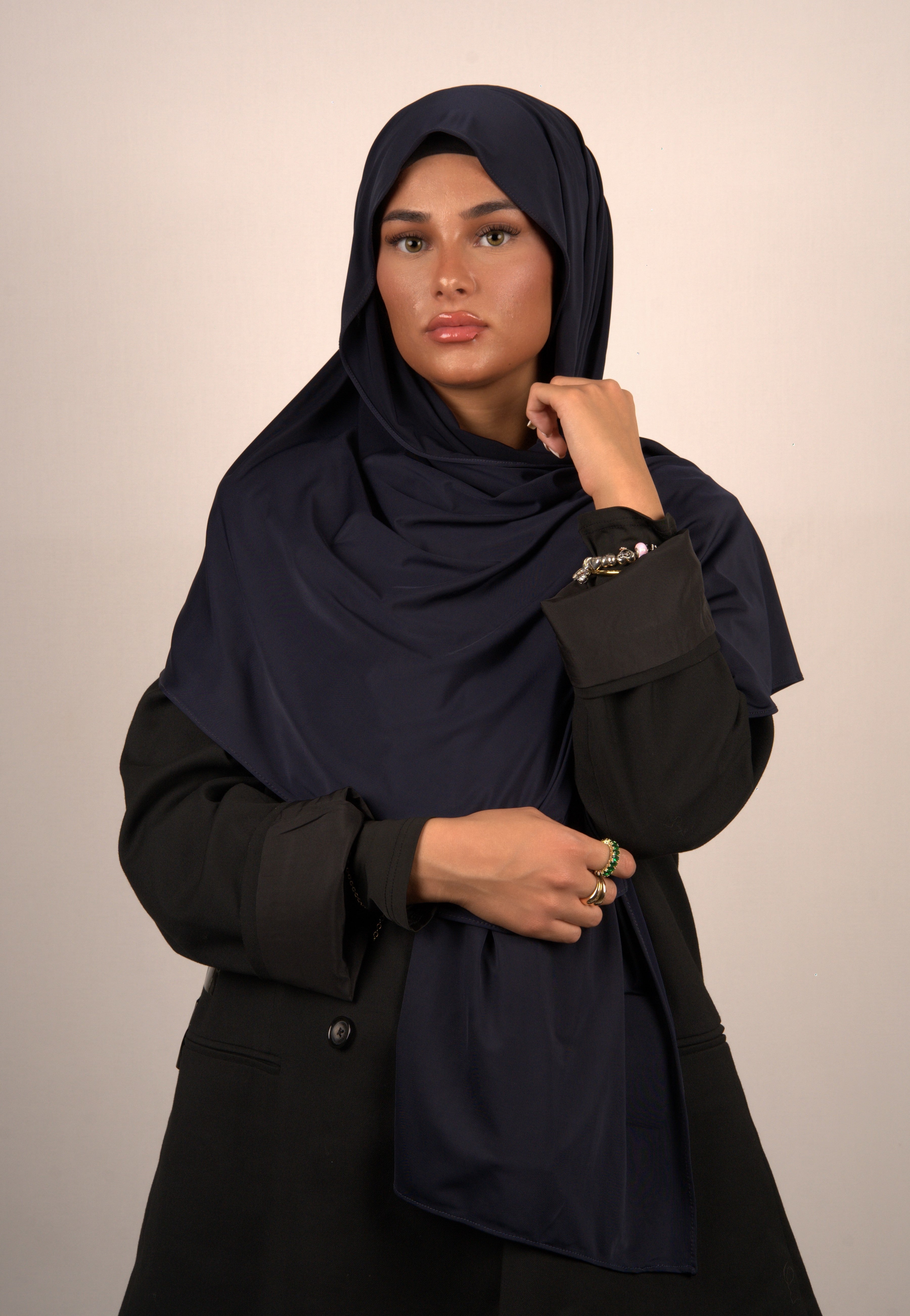 Midnight Hijab

Jersey Hijab dunkelblau

Muslimisches Kopftuch Midnight

Basörtü tiefes Blau

Lequid Premium Hijab

Modest Fashion dunkelblau

Hijab navy blue

Kopftuch für Abend und Alltag

Islamisches Jersey Tuch

Dunkelblaues Kopftuch Damen