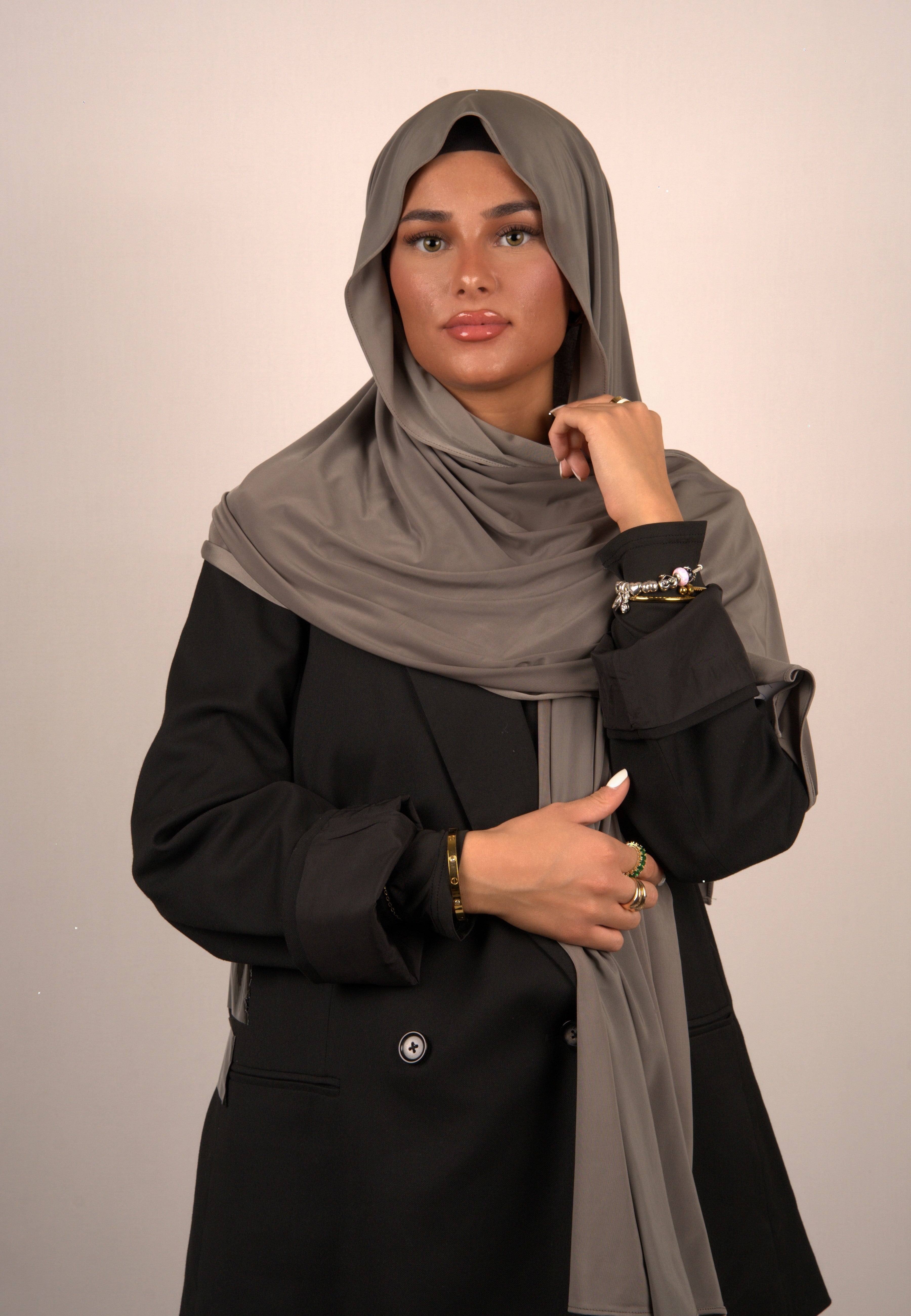 Smoke Hijab

Jersey Kopftuch grau

Muslimisches Kopftuch Smoke

Basörtü in rauchigem Grau

Lequid Premium Hijab

Modest Fashion Hijab Grau

Kopftuch für muslimische Frauen

Weiches Jersey Hijab

Islamische Damenmode Hijab

Rauchgraues Kopftuch