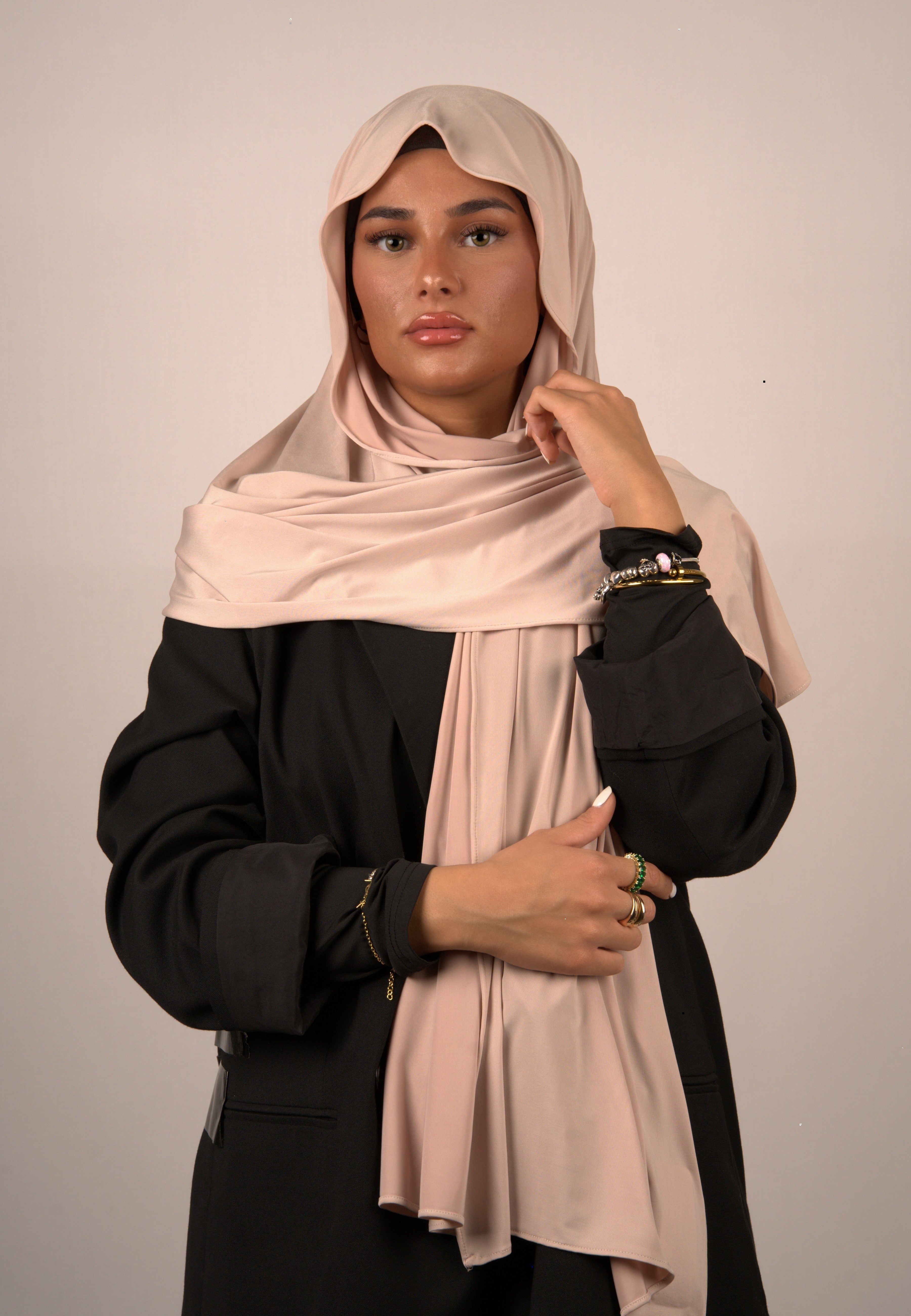 Wheat Rose Hijab

Lequid Jersey Kopftuch

Premium Hijab Rosa-Beige

Basörtü Wheat Rose

Muslimische Damenmode

Leichter Hijab für Alltag

Modest Fashion Tuch

Jersey Hijab weich & atmungsaktiv

Stilvolles islamisches Kopftuch

Hijab in sanfter Nude-Rose Farbe