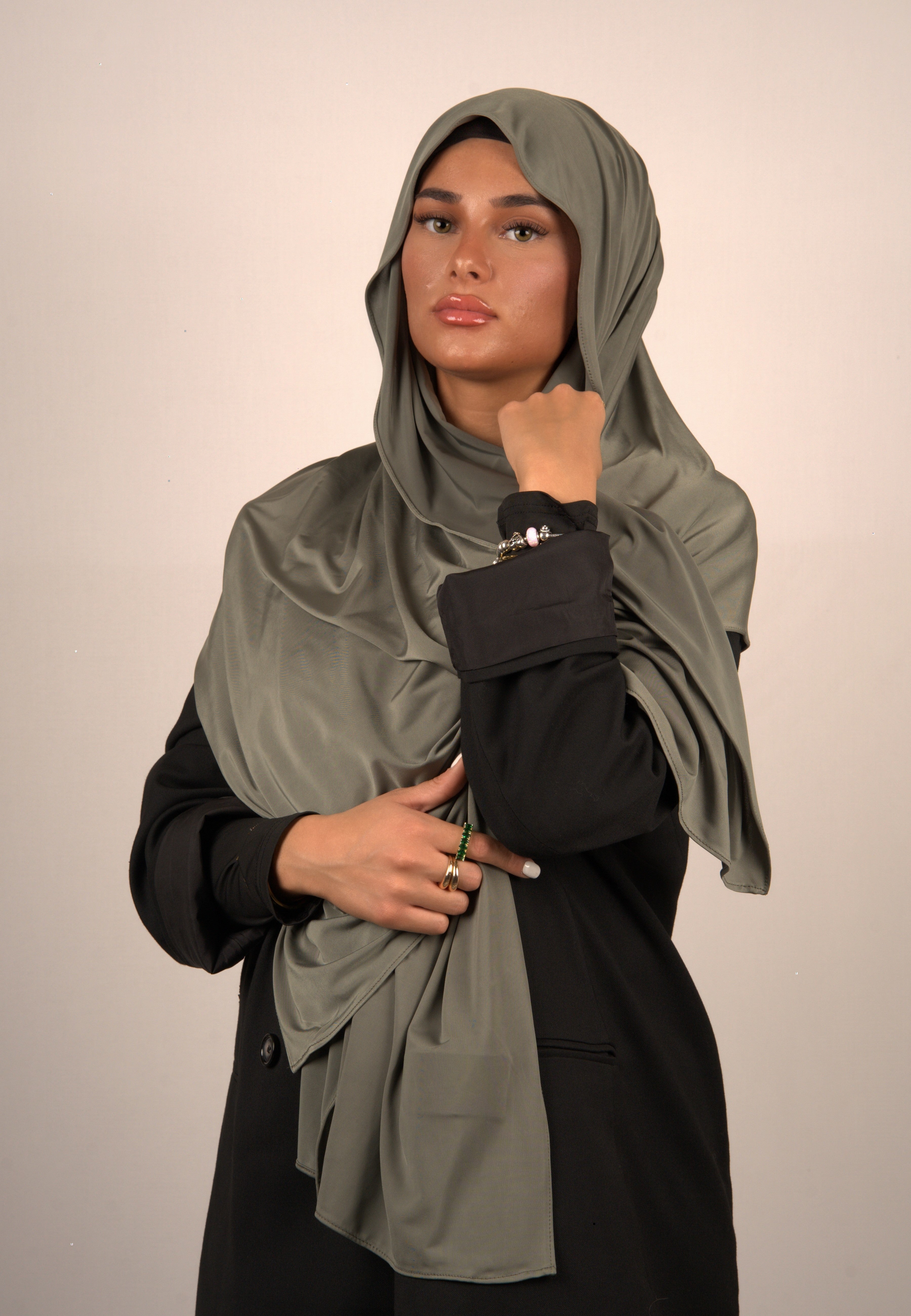 Jersey Hijab Basil

Muslimisches Kopftuch grün

Lequid Damen Hijab

Basörtü in Salbeigrün

Grüner Hijab für Alltag

Modest Fashion Kopftuch

Naturfarbener Hijab

Premium Kopftuch Basil

Islamische Damenbekleidung

Weiches Kopftuch in Basil-Ton